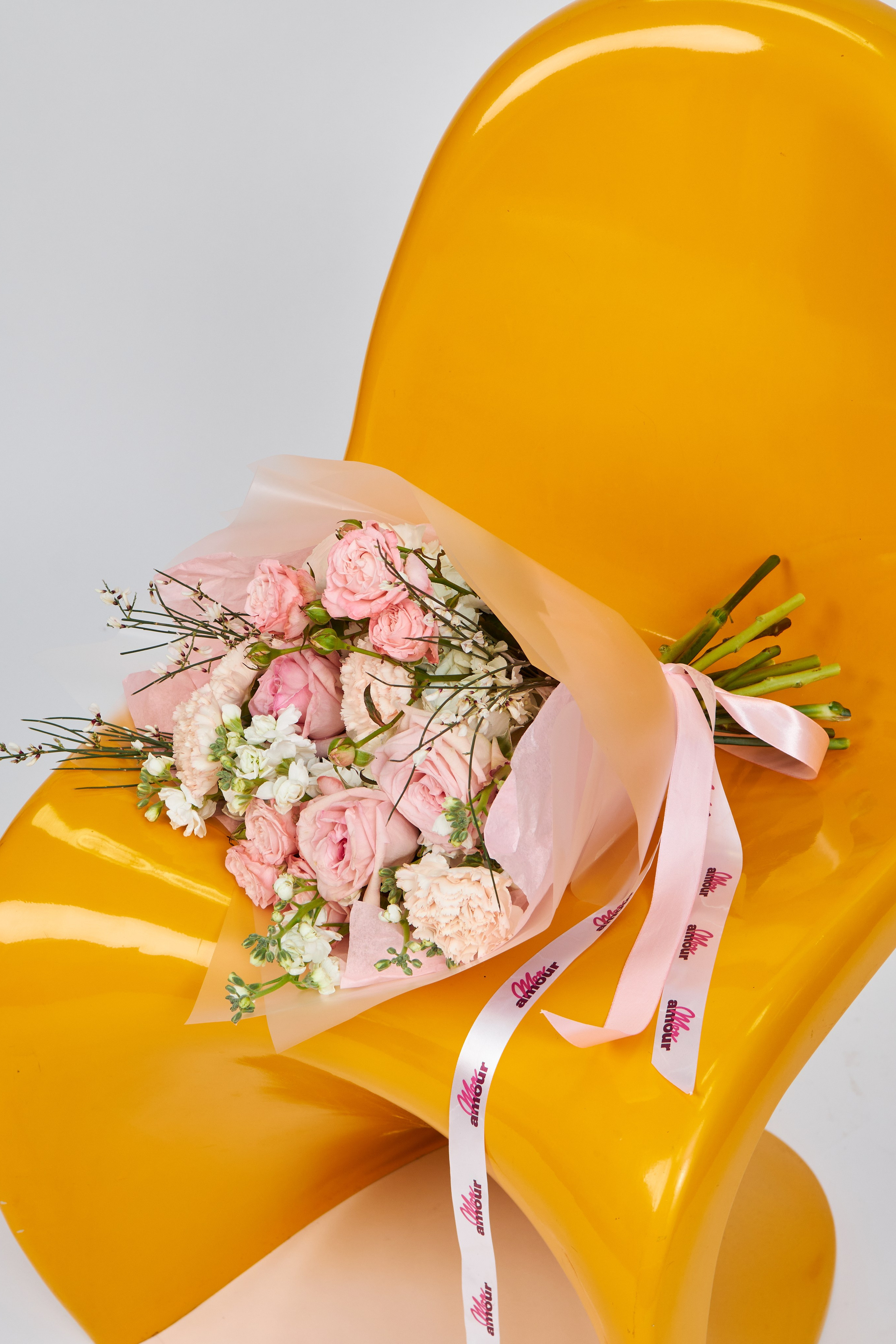 Профессиональная консультация по оптимальным ракурсам и композиции перед съемкой каталога вашей одежды в Москве