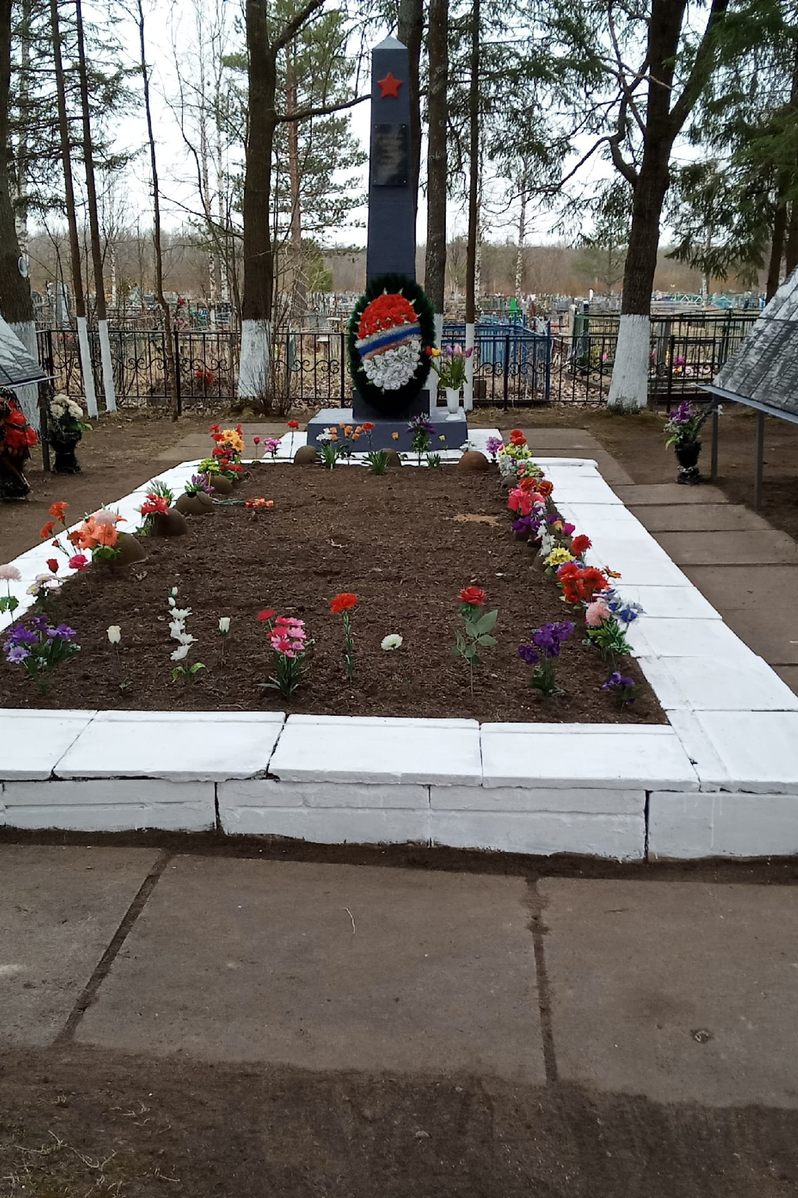 Братское воинское захоронение в г. п.Назия. История Назиевского городского поселения