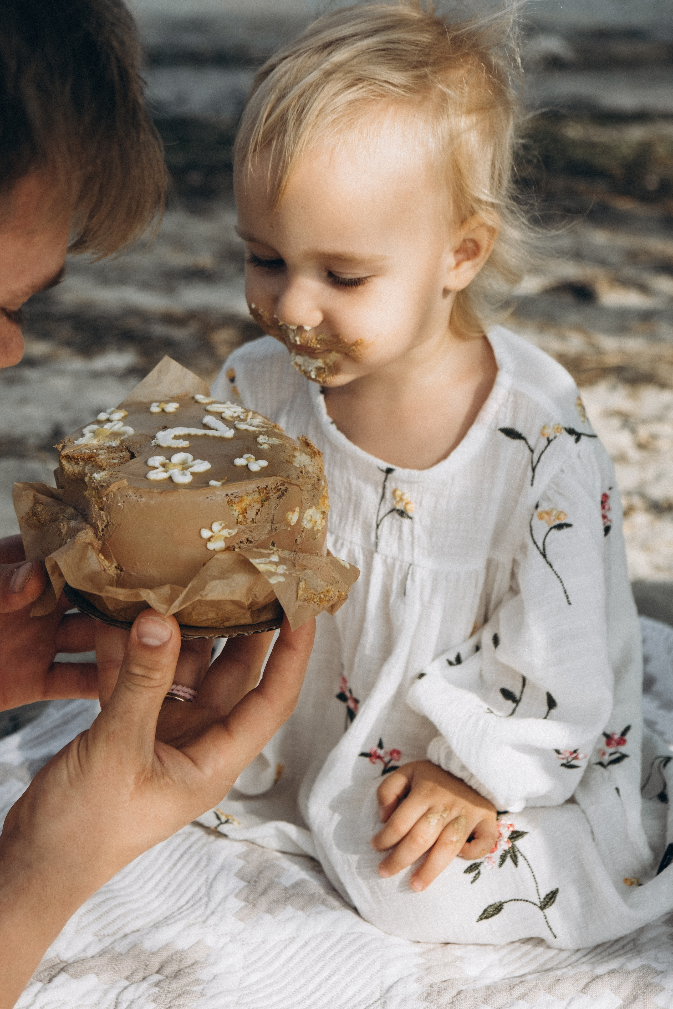 Песочница размером с пляж, солнце, река и тебе всего 2 года