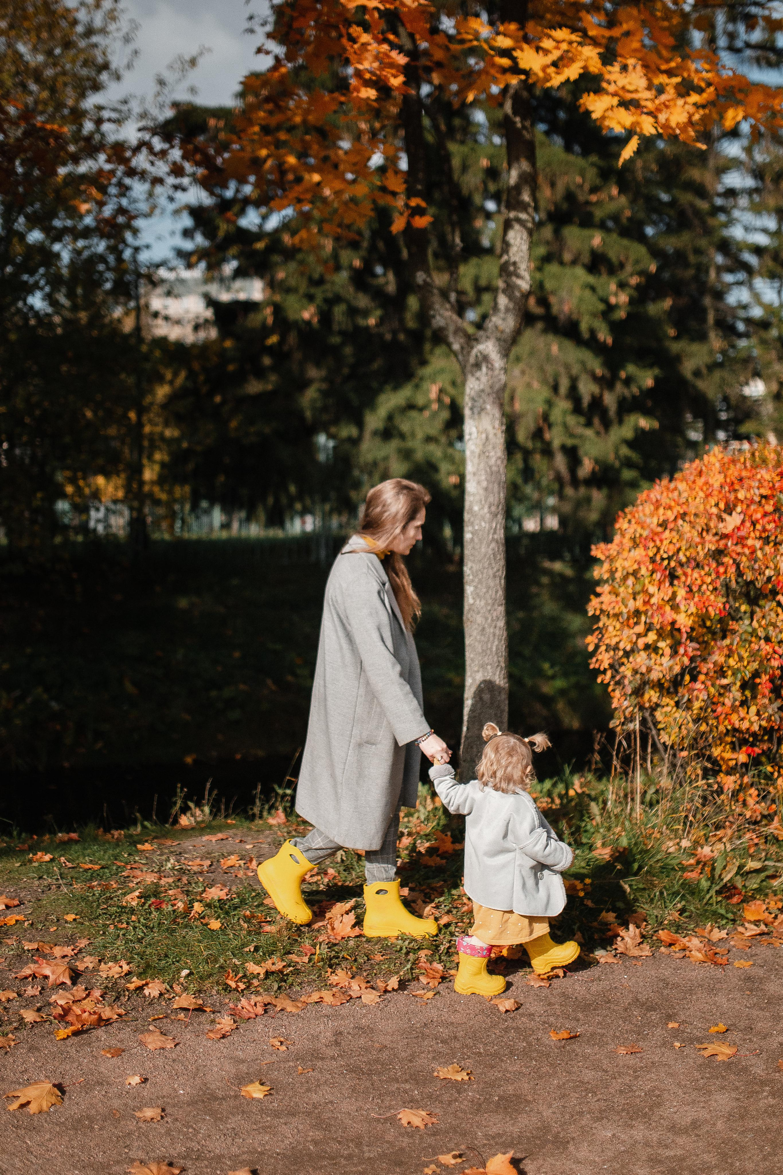 Таня и Диана. Осенняя прогулка