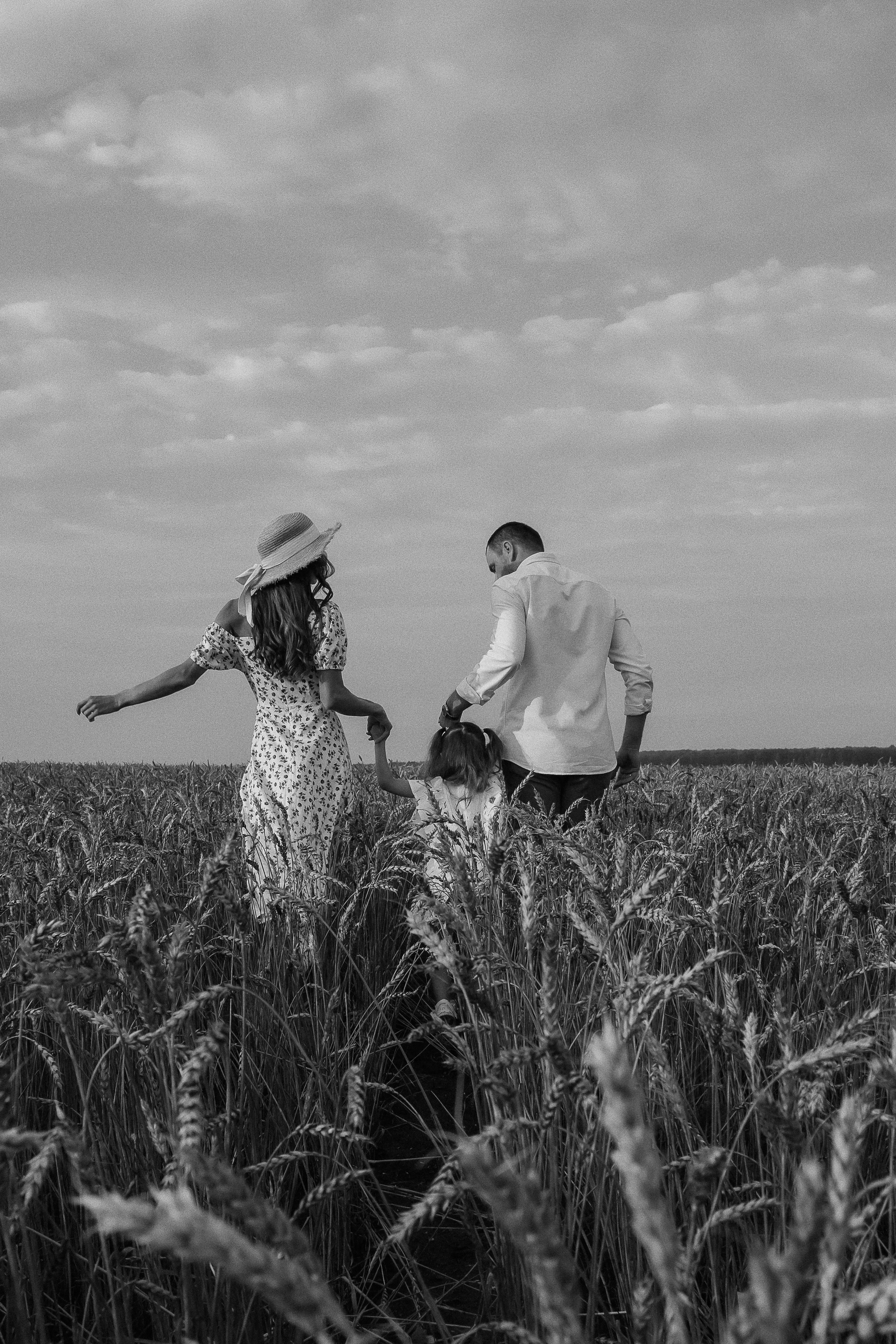 Семейная в пшеничном поле: Анастасия, Дмитрий и Алисия