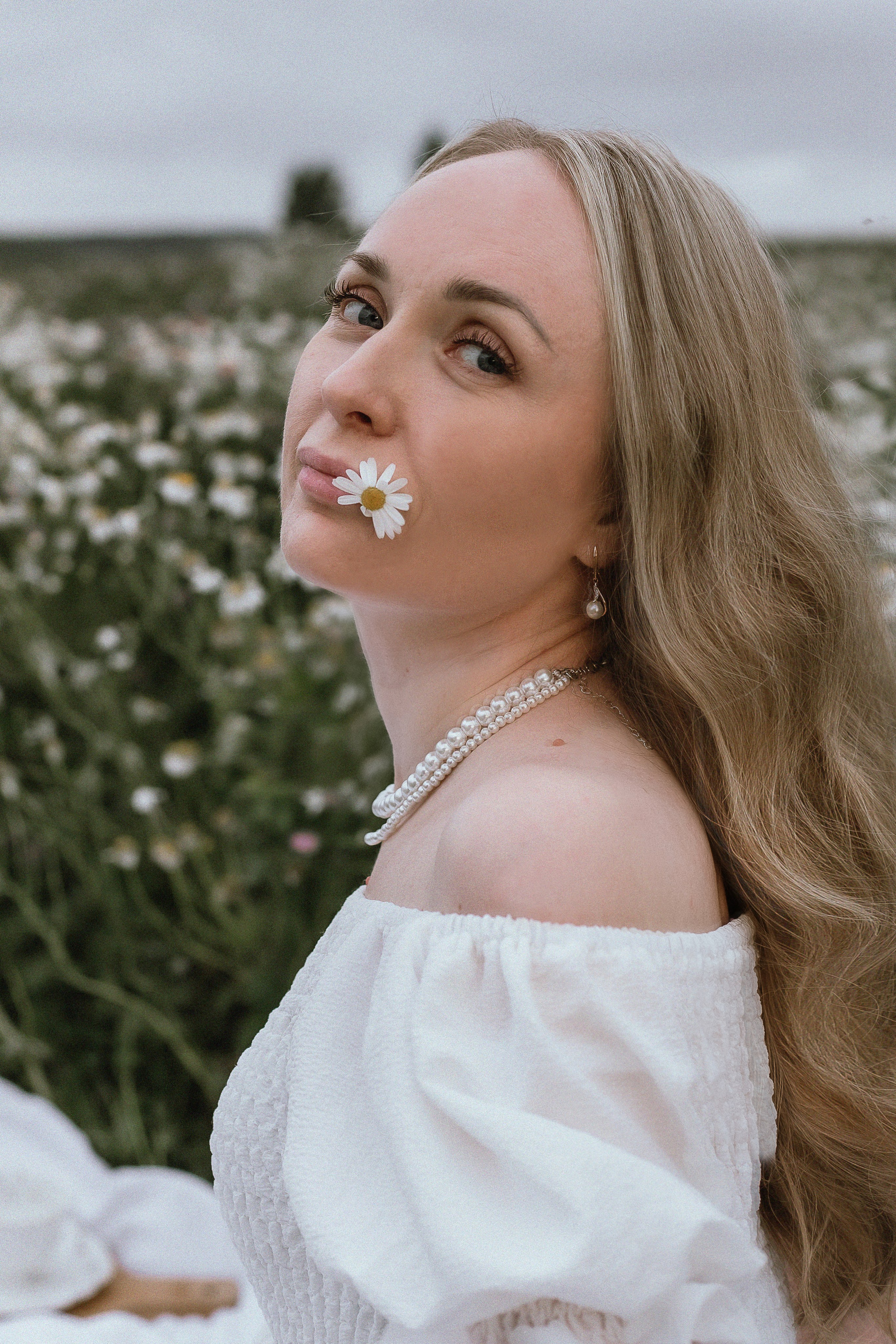 Анна «Откровенно, по-женски» в ромашках