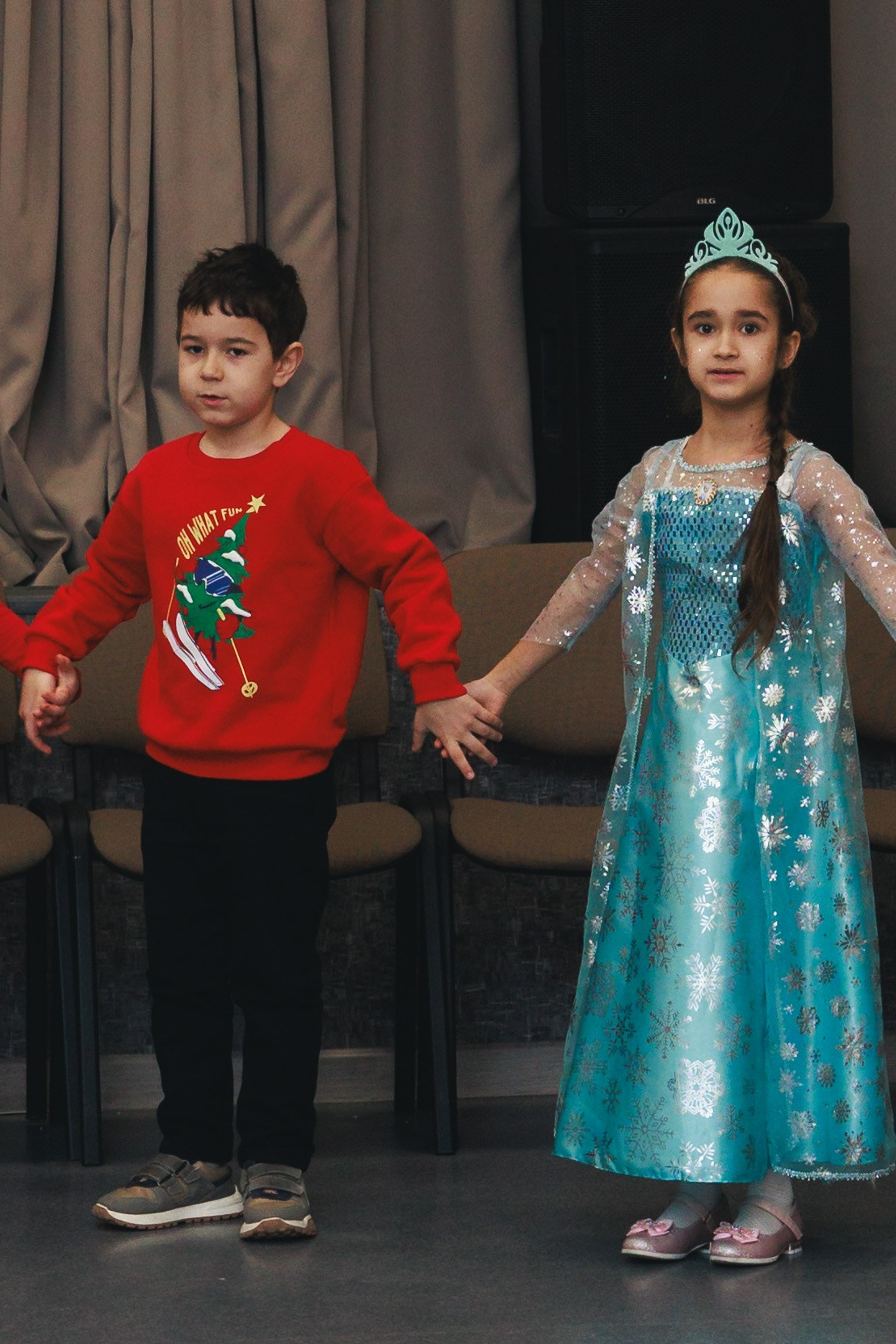 Новогодний утренник в начальной школе