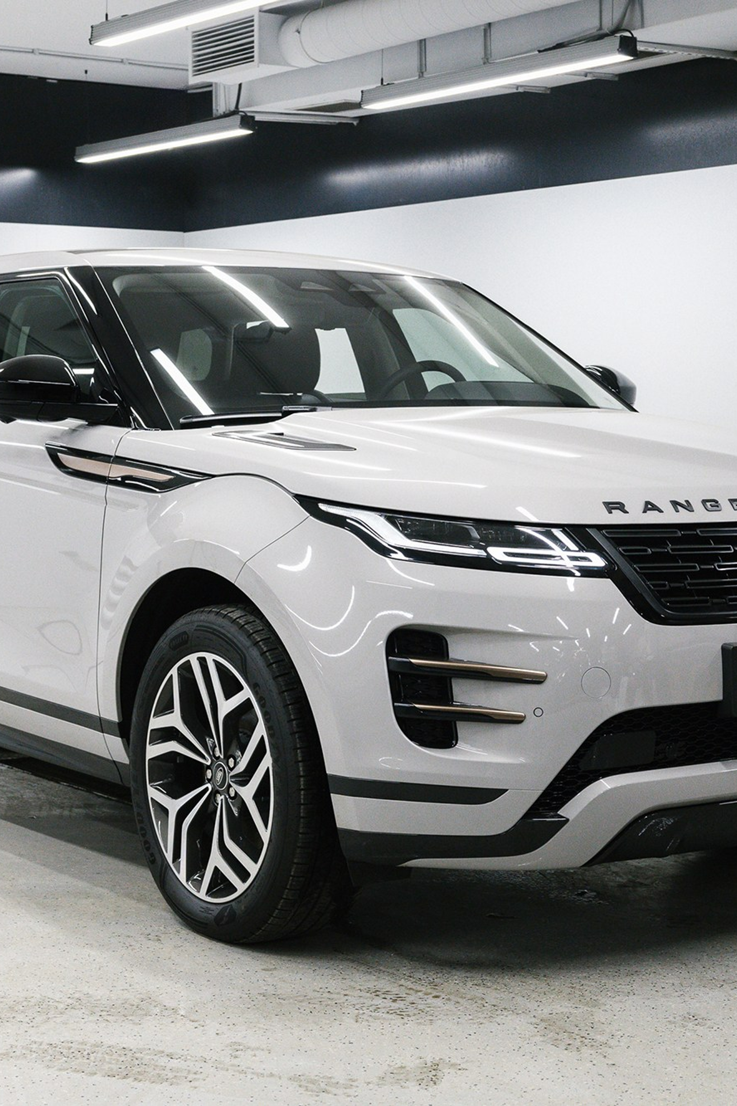 Land Rover Range Rover Evoque.2.0 Si4 4WD AT (249 л.&nbsp;с.)
