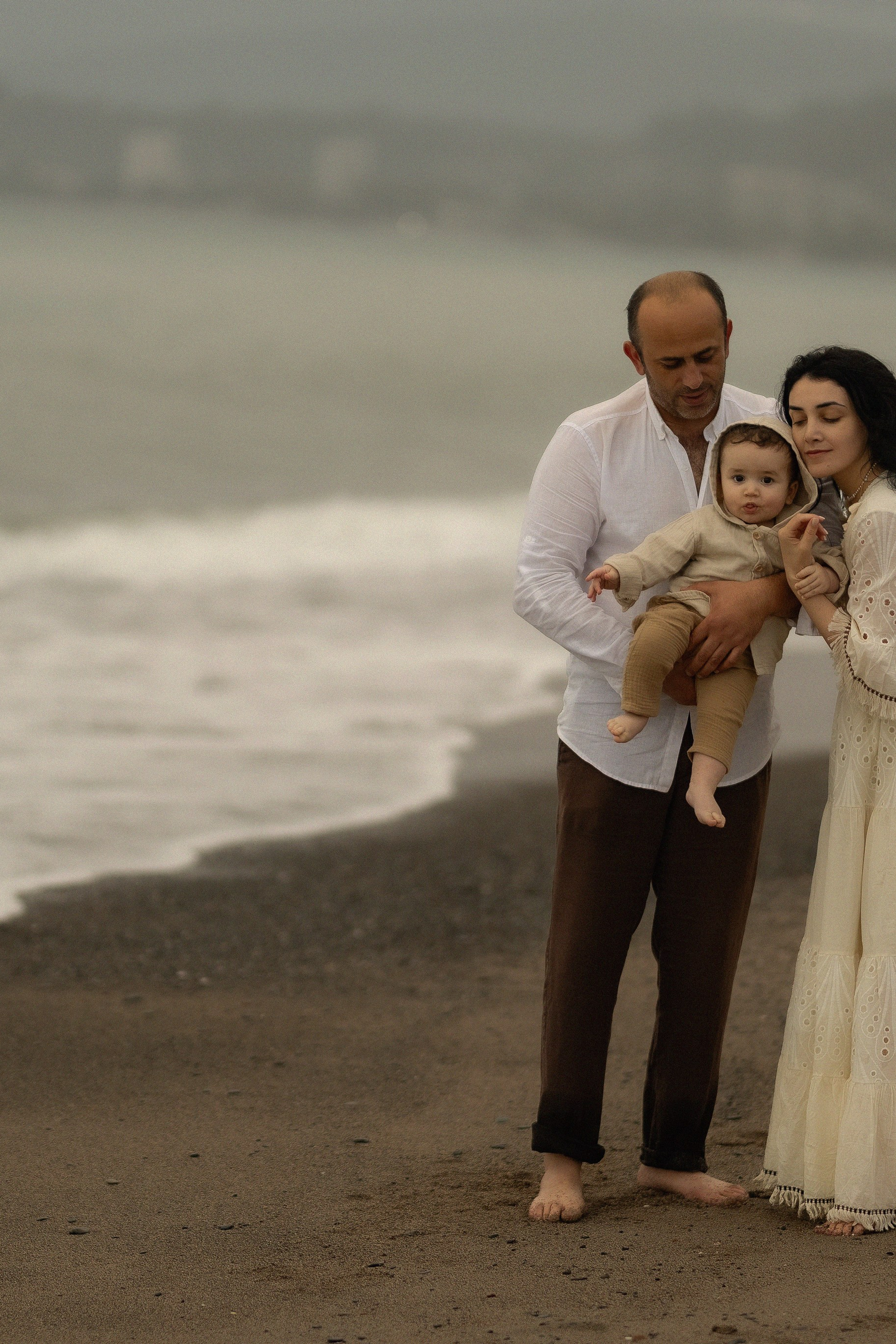 Эльвира Песочный пляж в Абхазии. Семья