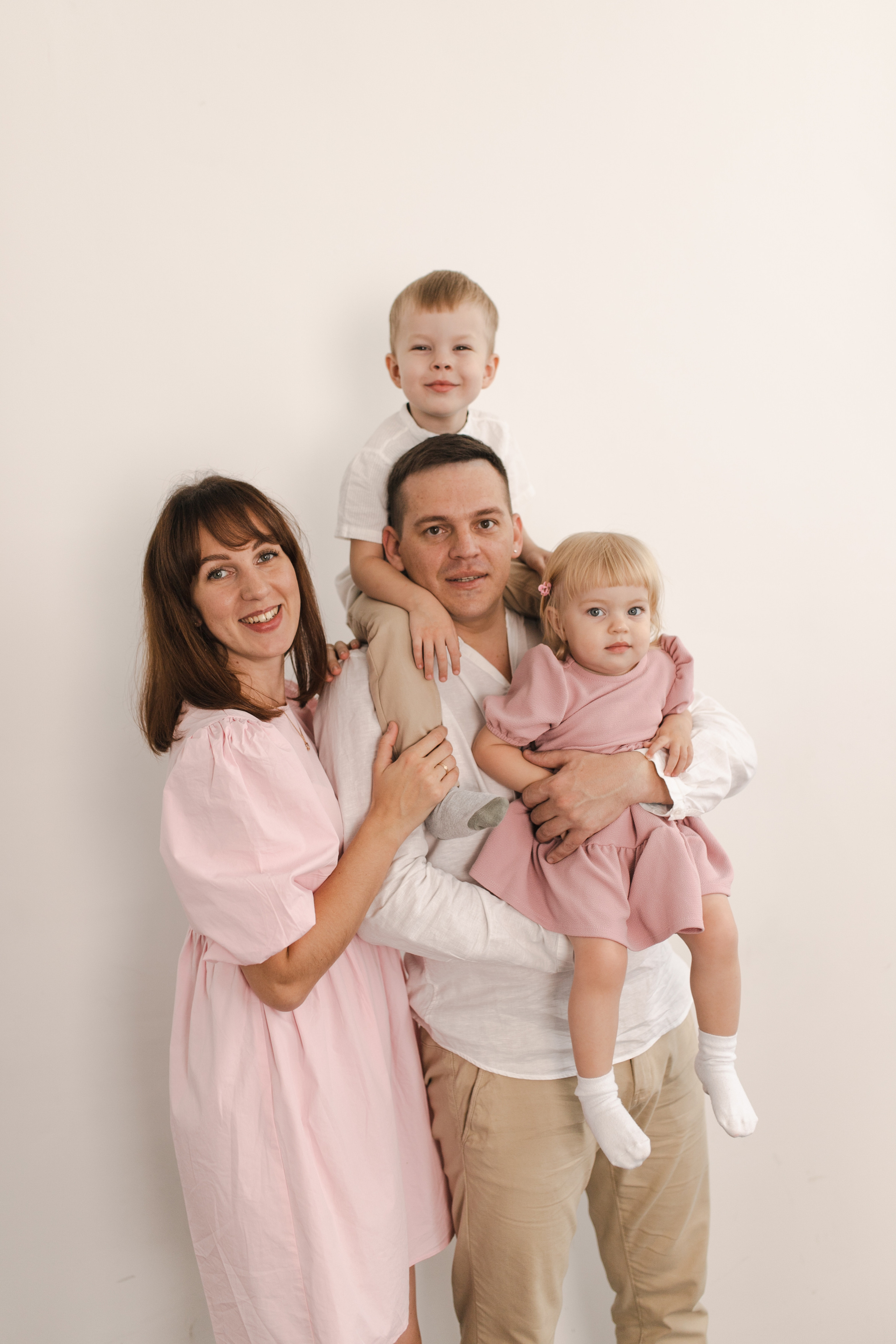 Фотосессии в студии и на природе. Фотограф в Иркутске Тома Кабанова