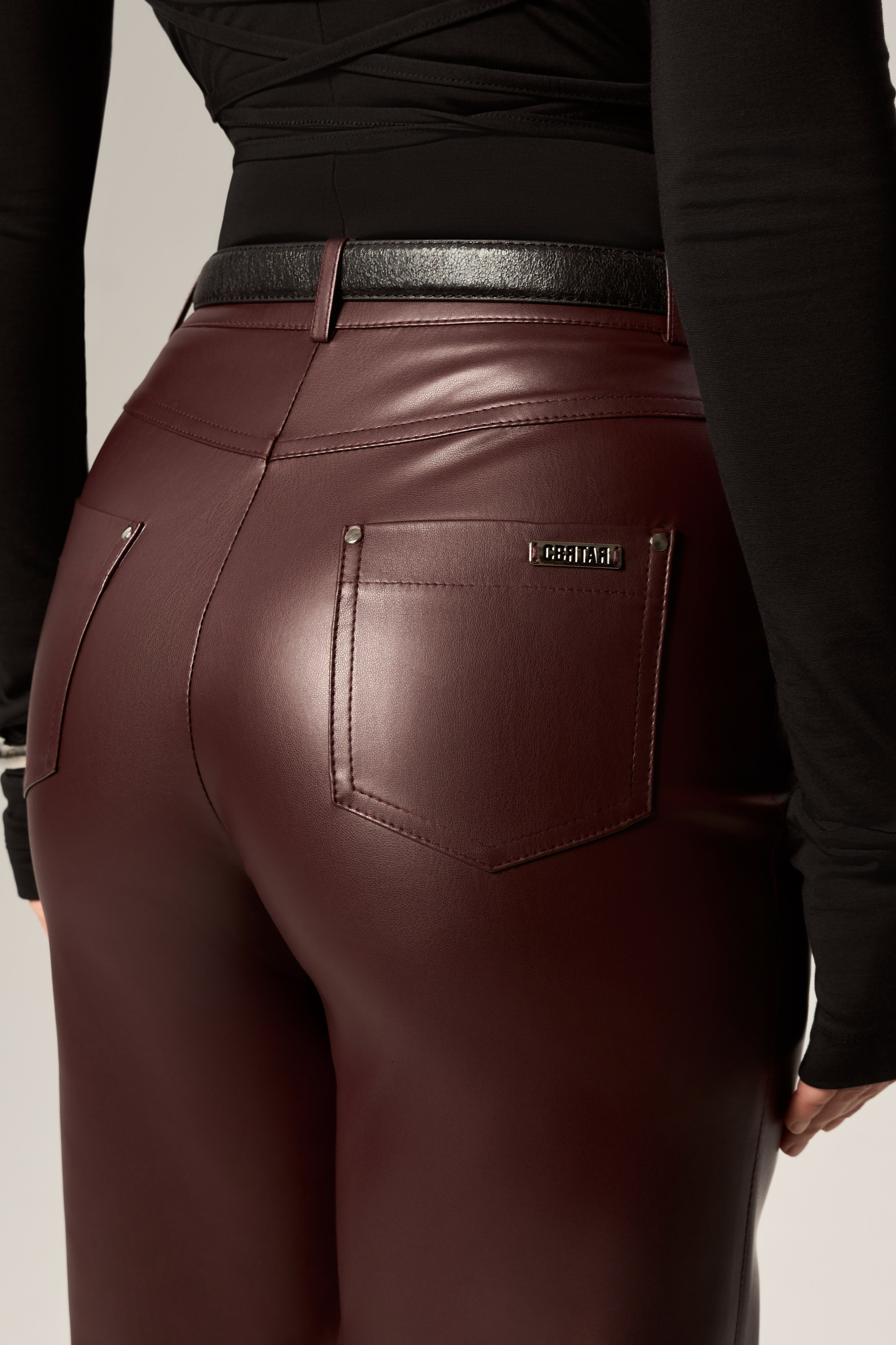 SVYATAYA — catalog. Фотограф для брендов, моделей и частных клиентов в Москве