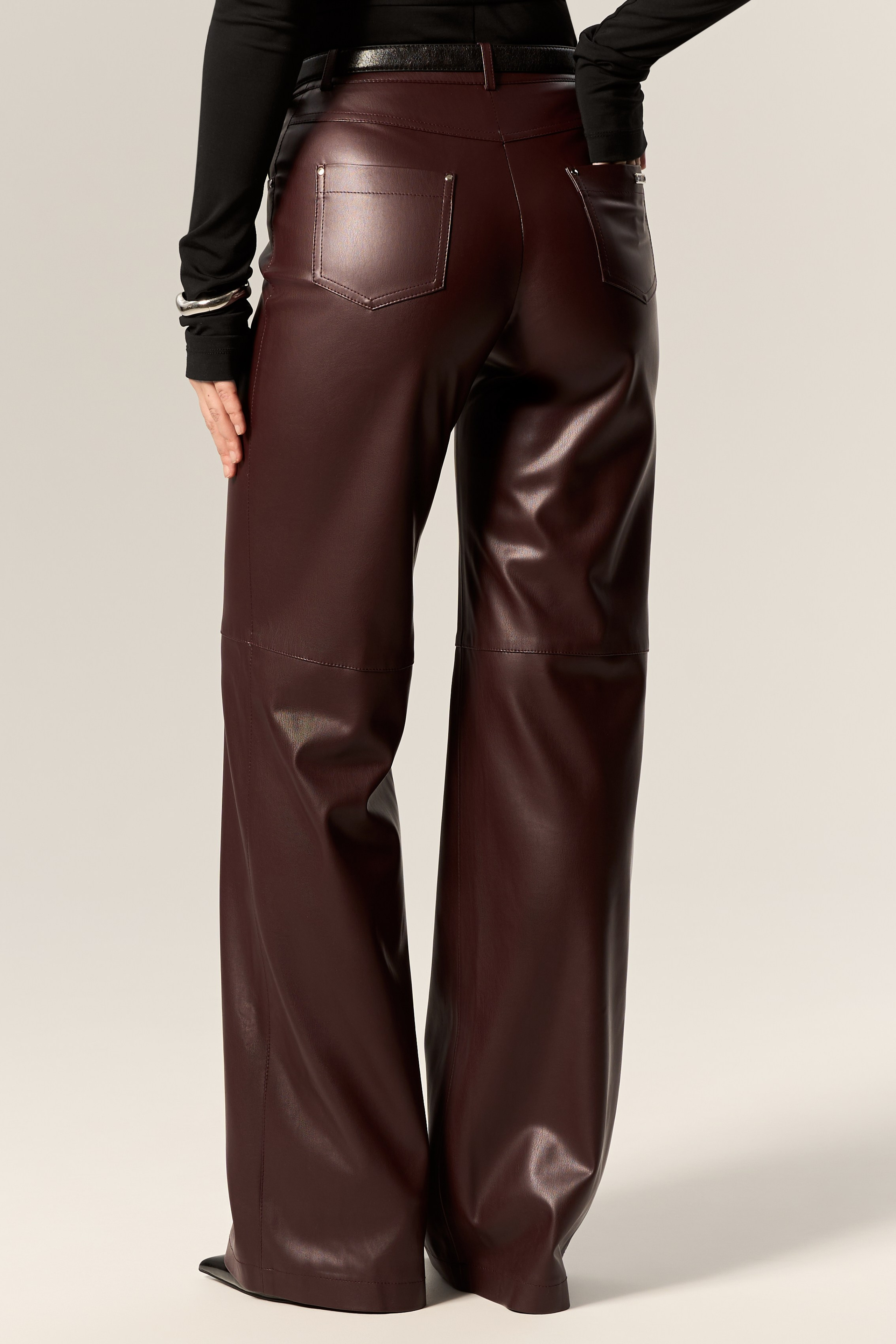 SVYATAYA — catalog. Фотограф для брендов, моделей и частных клиентов в Москве