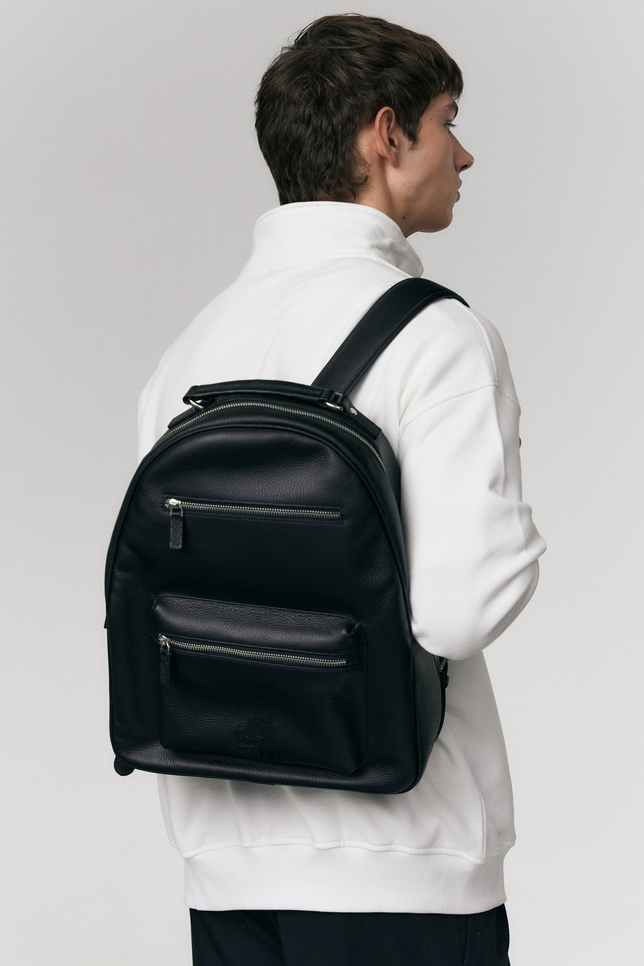 Gourji. Фотограф для брендов, моделей и частных клиентов в Москве