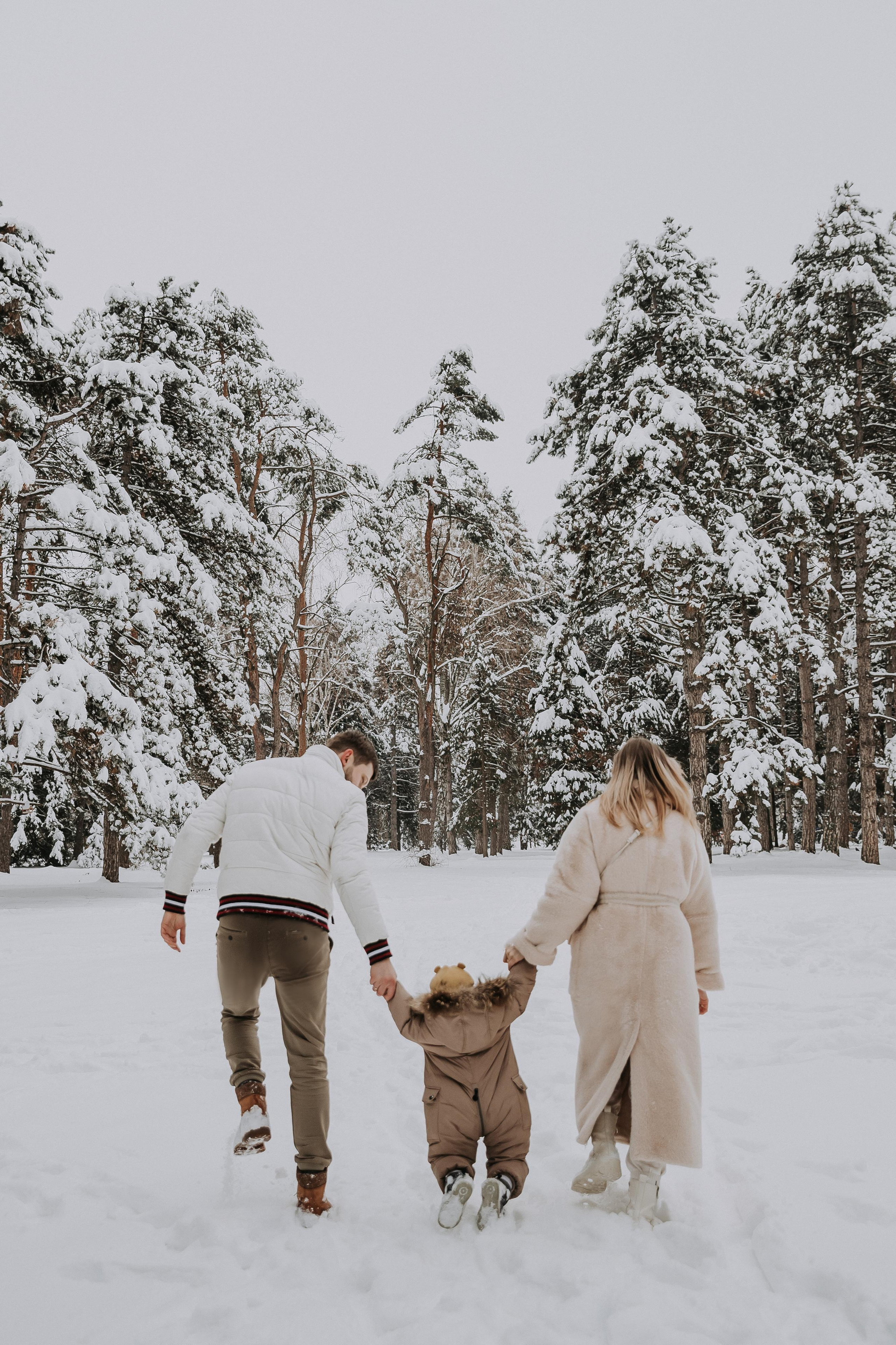 А снег идет