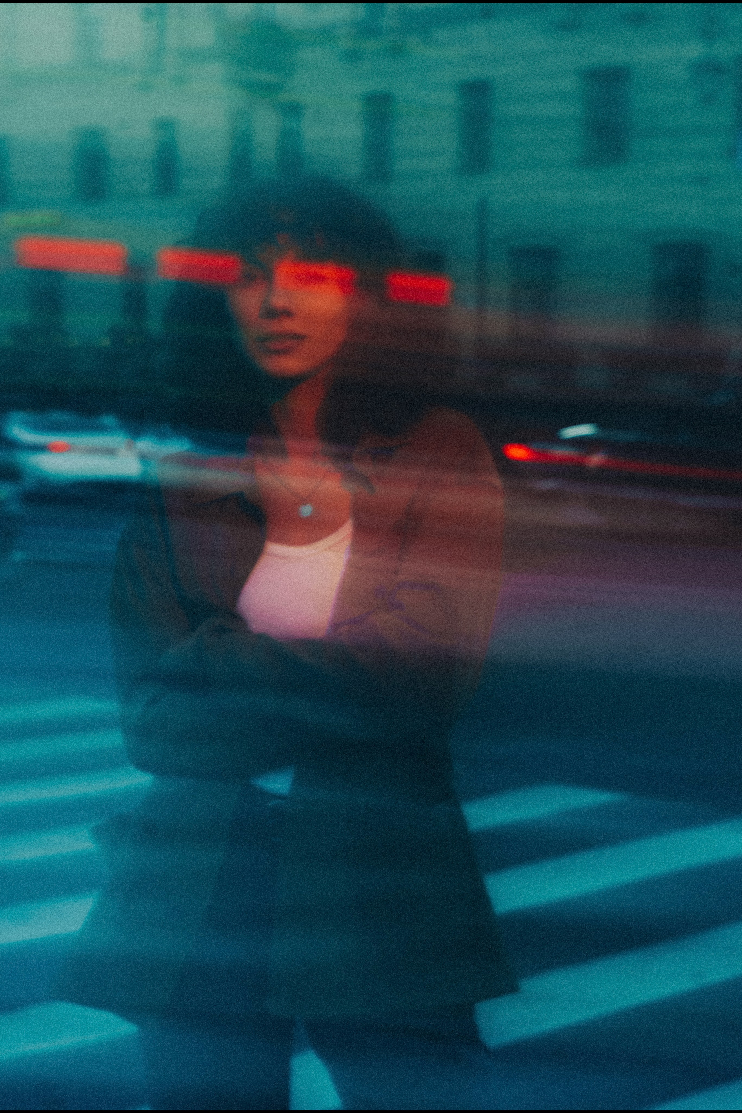 Фотосессия с цветным светом на улице