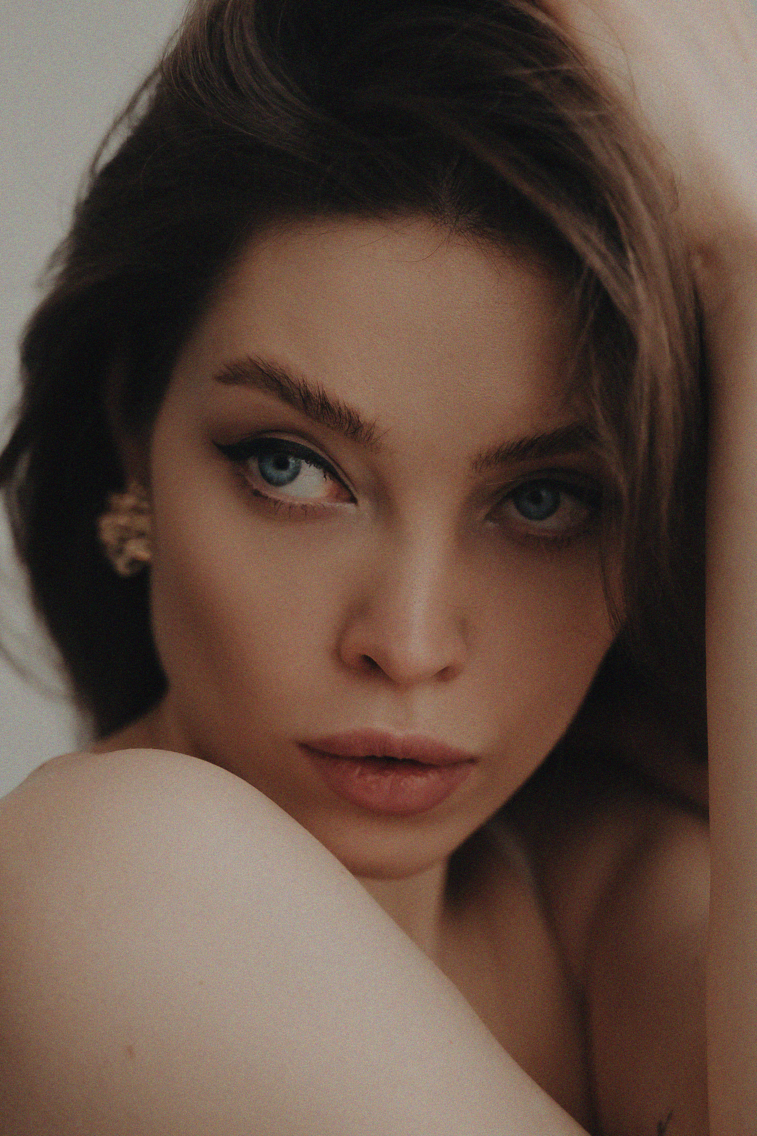 Фотосессия в студии на нейтральном фоне