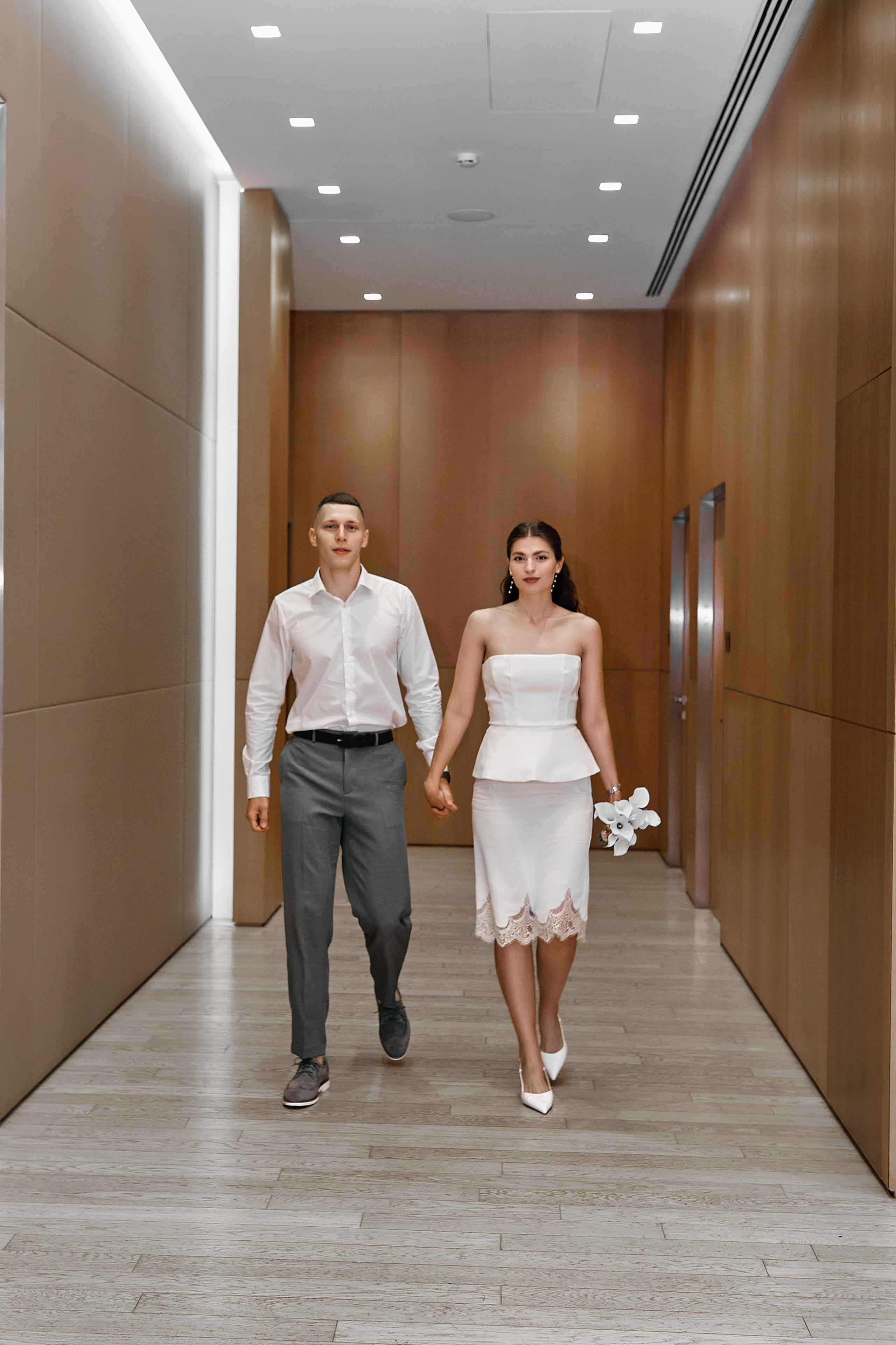  Магия вашего особенного дня: профессиональная свадебная фотосессияХотите сохранить не только эмоции, но и каждую деталь вашего торжества в вечности? Мы создадим для вас незабываемую историю любви в формате потрясающих фотографий!✨ Что вас ждёт:• Индивидуальный подход к каждой паре• Творческий подход и современные техники съёмки• Выбор уникальных локаций (от классических до авторских)• Профессиональная обработка фотографий• Готовые фото через 7-10 дней📸 Особенности съёмки:• Работаем с естественными эмоциями• Создаём атмосферу непринуждённости• Учитываем все ваши пожелания• Используем современное оборудование• Обеспечиваем комфорт во время съёмки👰🤵 Наши локации:• Живописные парки• Исторические здания• Романтичные набережные• Уютные кафе• Авторские декорации💫 В стоимость включено:• 2 часа съёмки• Обработка 15 фотографий• Консультация перед съёмкой• Помощь в выборе образовСоздайте историю вашей любви, которая будет радовать вас долгие годы! Запишитесь на фотосессию прямо сейчас и получите скидку 10% на обработку фотографий.📞 Звоните или пишите в WhatsApp