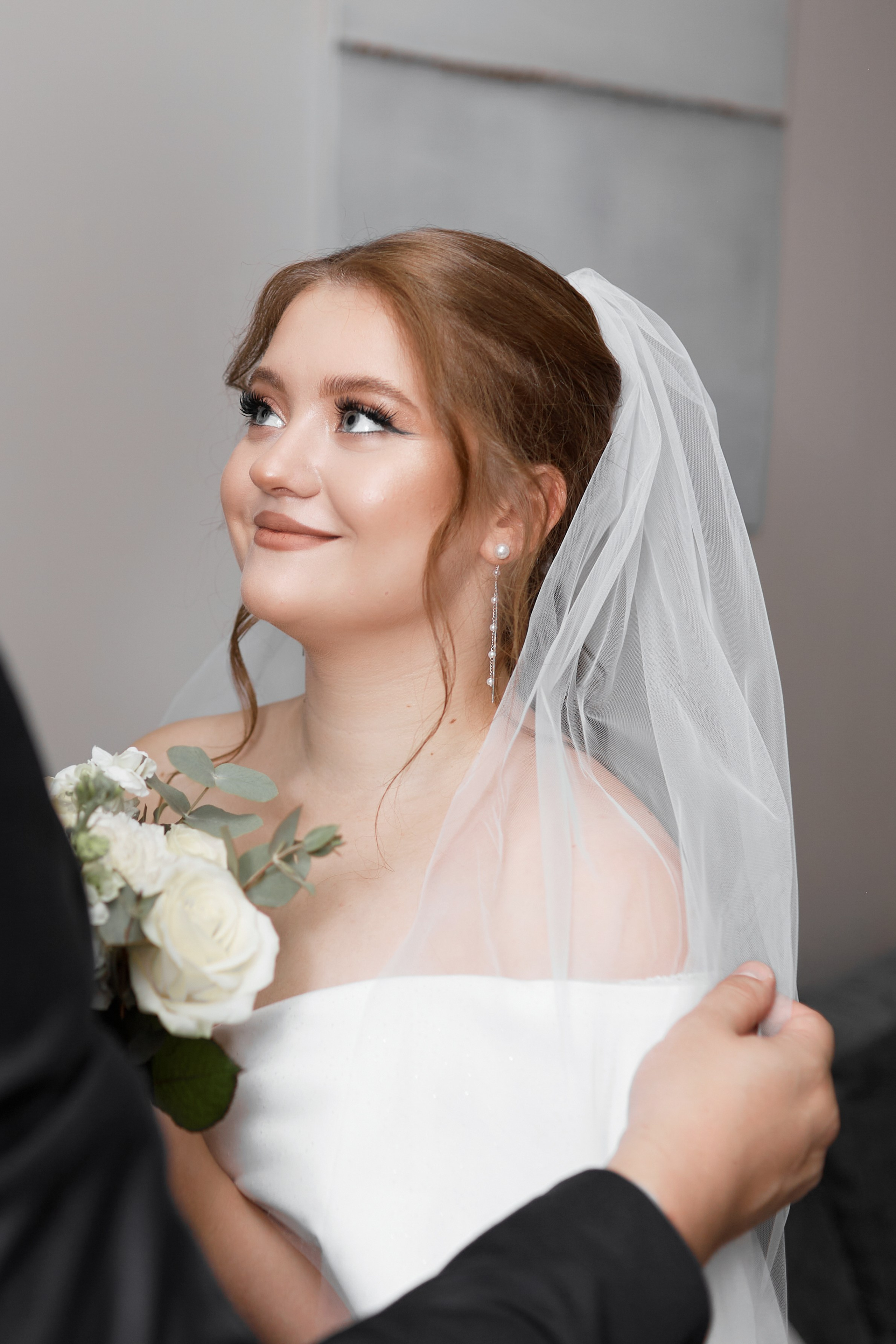  Магия вашего особенного дня: профессиональная свадебная фотосессияХотите сохранить не только эмоции, но и каждую деталь вашего торжества в вечности? Мы создадим для вас незабываемую историю любви в формате потрясающих фотографий!✨ Что вас ждёт:• Индивидуальный подход к каждой паре• Творческий подход и современные техники съёмки• Выбор уникальных локаций (от классических до авторских)• Профессиональная обработка фотографий• Готовые фото через 7-10 дней📸 Особенности съёмки:• Работаем с естественными эмоциями• Создаём атмосферу непринуждённости• Учитываем все ваши пожелания• Используем современное оборудование• Обеспечиваем комфорт во время съёмки👰🤵 Наши локации:• Живописные парки• Исторические здания• Романтичные набережные• Уютные кафе• Авторские декорации💫 В стоимость включено:• 2 часа съёмки• Обработка 15 фотографий• Консультация перед съёмкой• Помощь в выборе образовСоздайте историю вашей любви, которая будет радовать вас долгие годы! Запишитесь на фотосессию прямо сейчас и получите скидку 10% на обработку фотографий.📞 Звоните или пишите в WhatsApp