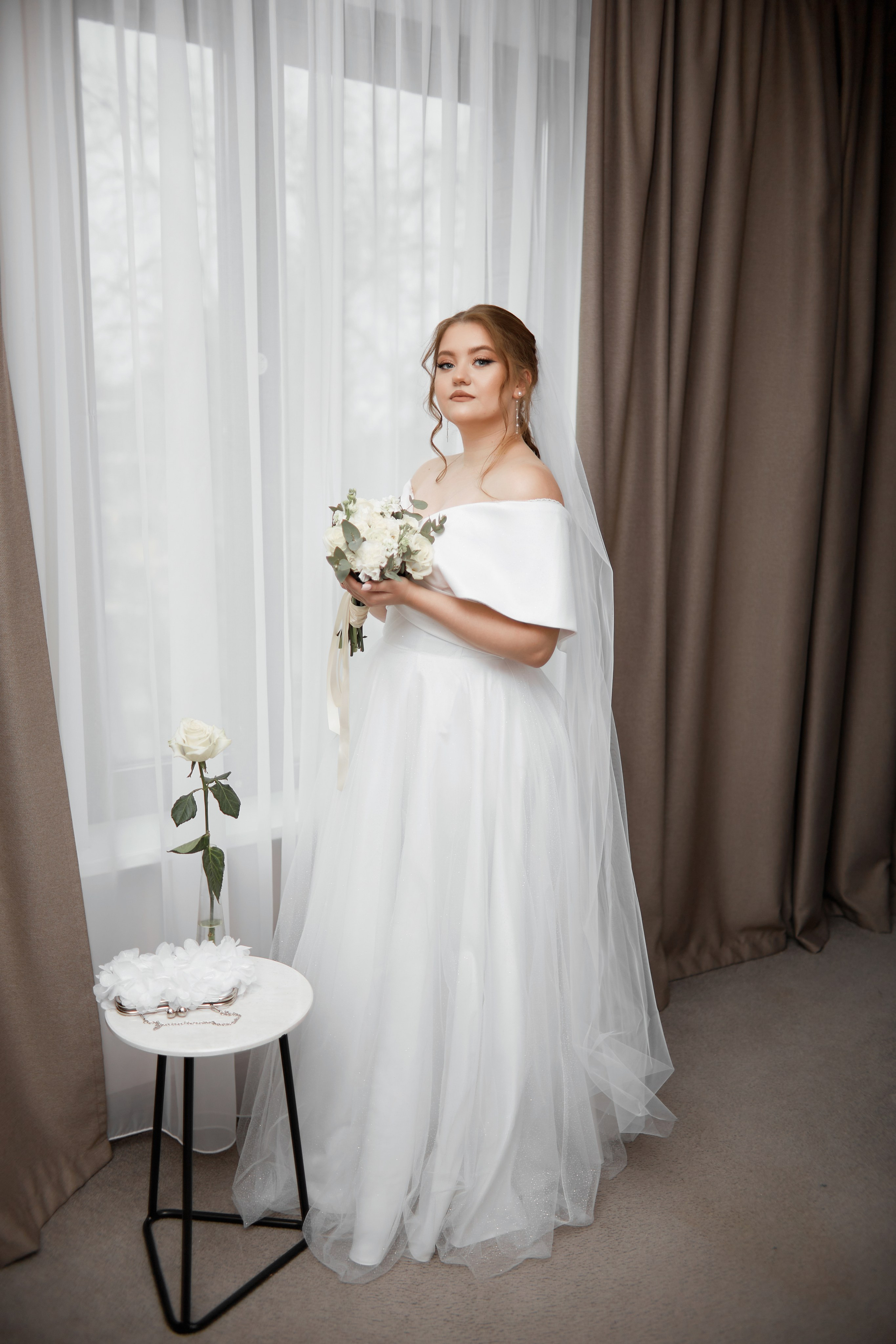  Магия вашего особенного дня: профессиональная свадебная фотосессияХотите сохранить не только эмоции, но и каждую деталь вашего торжества в вечности? Мы создадим для вас незабываемую историю любви в формате потрясающих фотографий!✨ Что вас ждёт:• Индивидуальный подход к каждой паре• Творческий подход и современные техники съёмки• Выбор уникальных локаций (от классических до авторских)• Профессиональная обработка фотографий• Готовые фото через 7-10 дней📸 Особенности съёмки:• Работаем с естественными эмоциями• Создаём атмосферу непринуждённости• Учитываем все ваши пожелания• Используем современное оборудование• Обеспечиваем комфорт во время съёмки👰🤵 Наши локации:• Живописные парки• Исторические здания• Романтичные набережные• Уютные кафе• Авторские декорации💫 В стоимость включено:• 2 часа съёмки• Обработка 15 фотографий• Консультация перед съёмкой• Помощь в выборе образовСоздайте историю вашей любви, которая будет радовать вас долгие годы! Запишитесь на фотосессию прямо сейчас и получите скидку 10% на обработку фотографий.📞 Звоните или пишите в WhatsApp