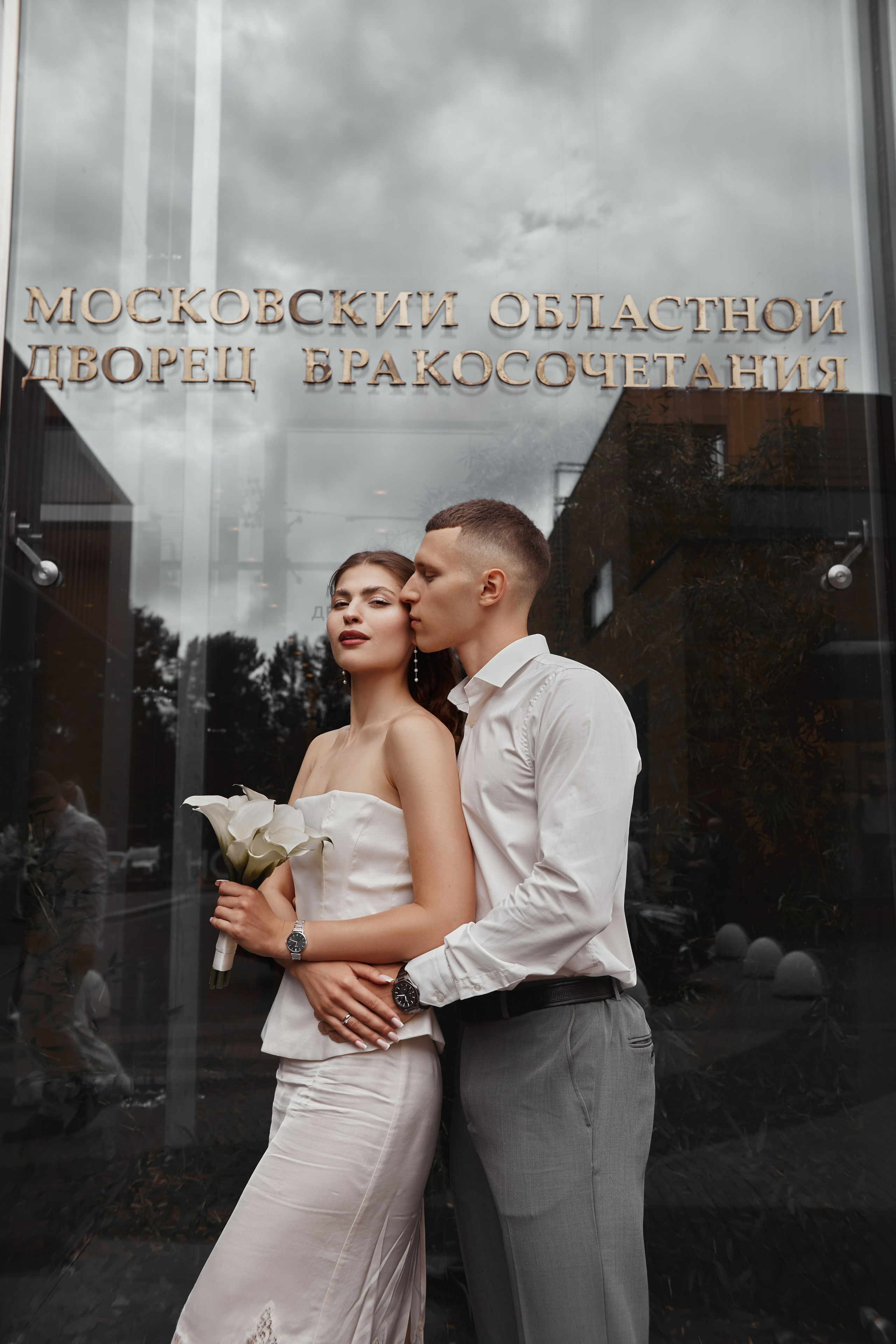  Магия вашего особенного дня: профессиональная свадебная фотосессияХотите сохранить не только эмоции, но и каждую деталь вашего торжества в вечности? Мы создадим для вас незабываемую историю любви в формате потрясающих фотографий!✨ Что вас ждёт:• Индивидуальный подход к каждой паре• Творческий подход и современные техники съёмки• Выбор уникальных локаций (от классических до авторских)• Профессиональная обработка фотографий• Готовые фото через 7-10 дней📸 Особенности съёмки:• Работаем с естественными эмоциями• Создаём атмосферу непринуждённости• Учитываем все ваши пожелания• Используем современное оборудование• Обеспечиваем комфорт во время съёмки👰🤵 Наши локации:• Живописные парки• Исторические здания• Романтичные набережные• Уютные кафе• Авторские декорации💫 В стоимость включено:• 2 часа съёмки• Обработка 15 фотографий• Консультация перед съёмкой• Помощь в выборе образовСоздайте историю вашей любви, которая будет радовать вас долгие годы! Запишитесь на фотосессию прямо сейчас и получите скидку 10% на обработку фотографий.📞 Звоните или пишите в WhatsApp