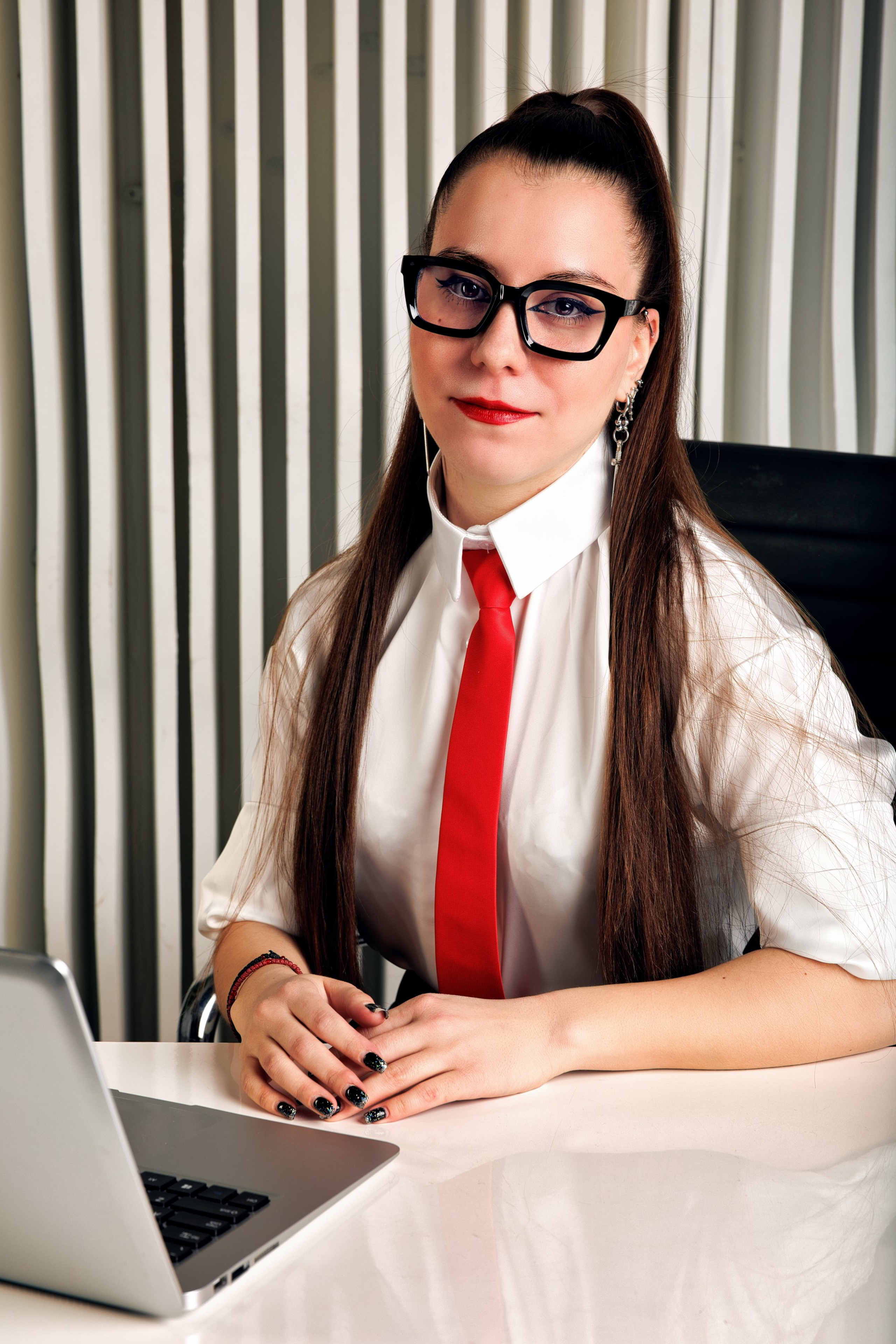 Даша. Офисная студийная фотосессия