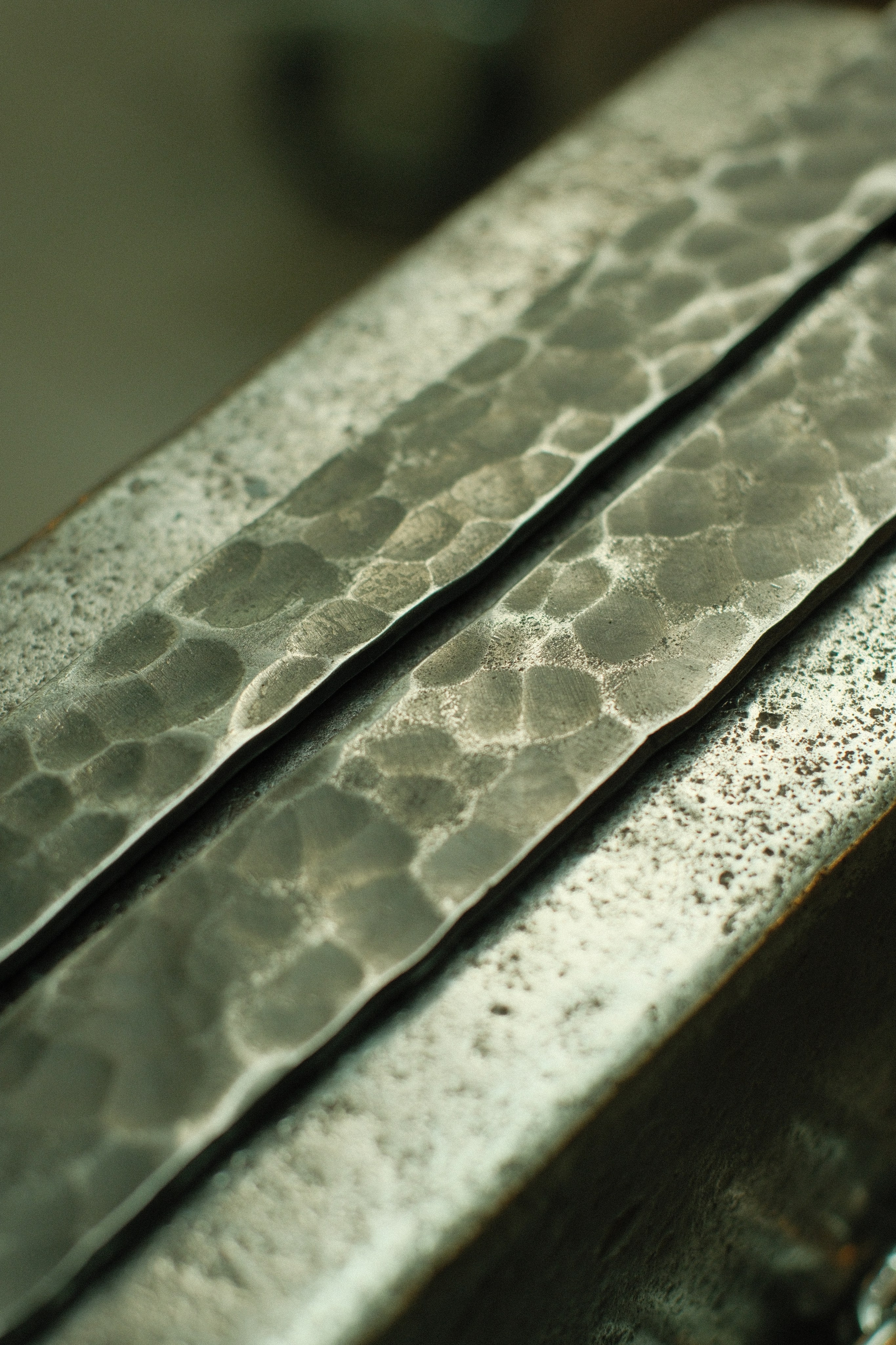 Сталь У10 для ножей резчика: Классика, проверенная временем. Металл и Пламя — студия дизайна