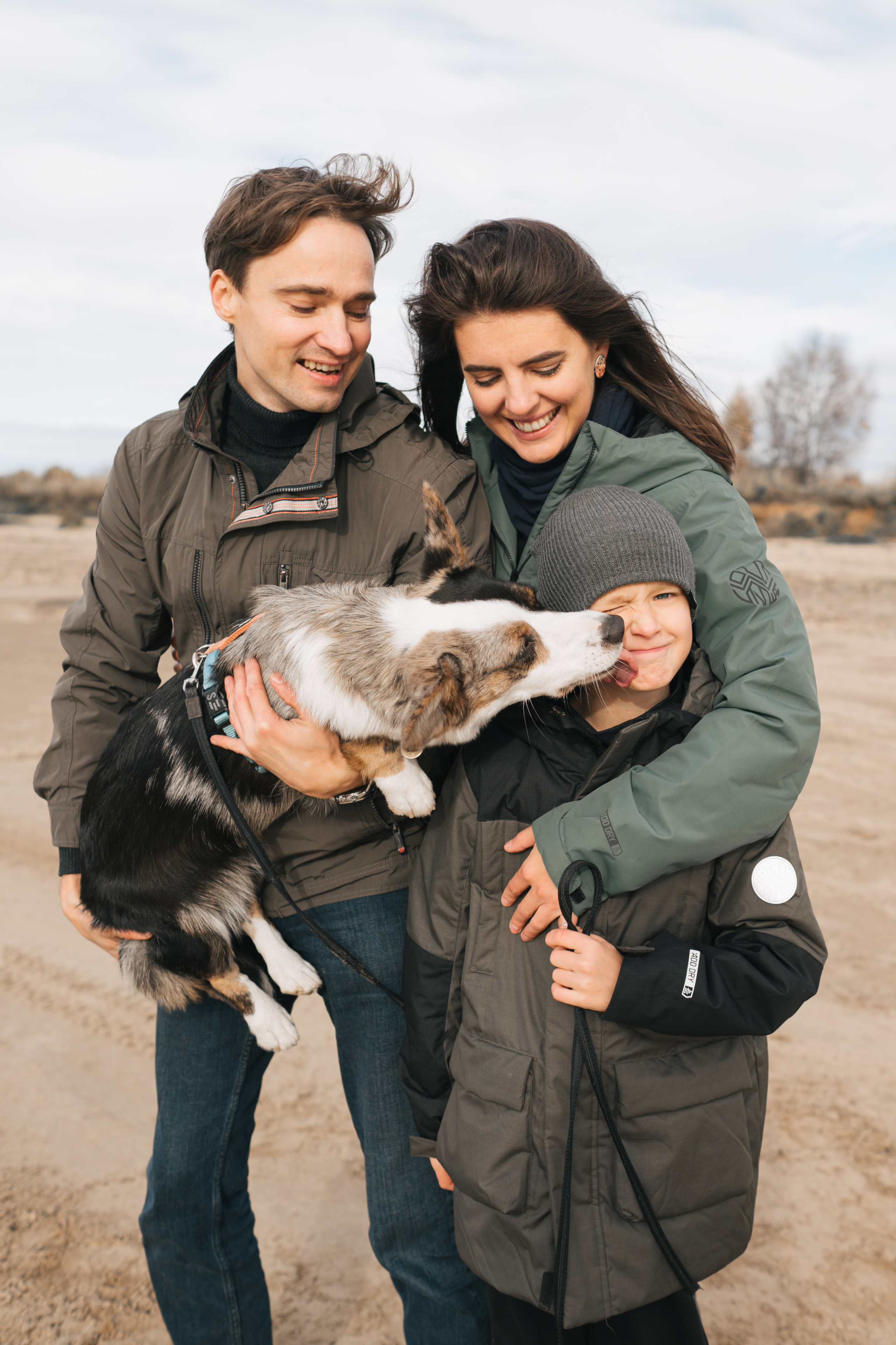 Рядом с нами луна