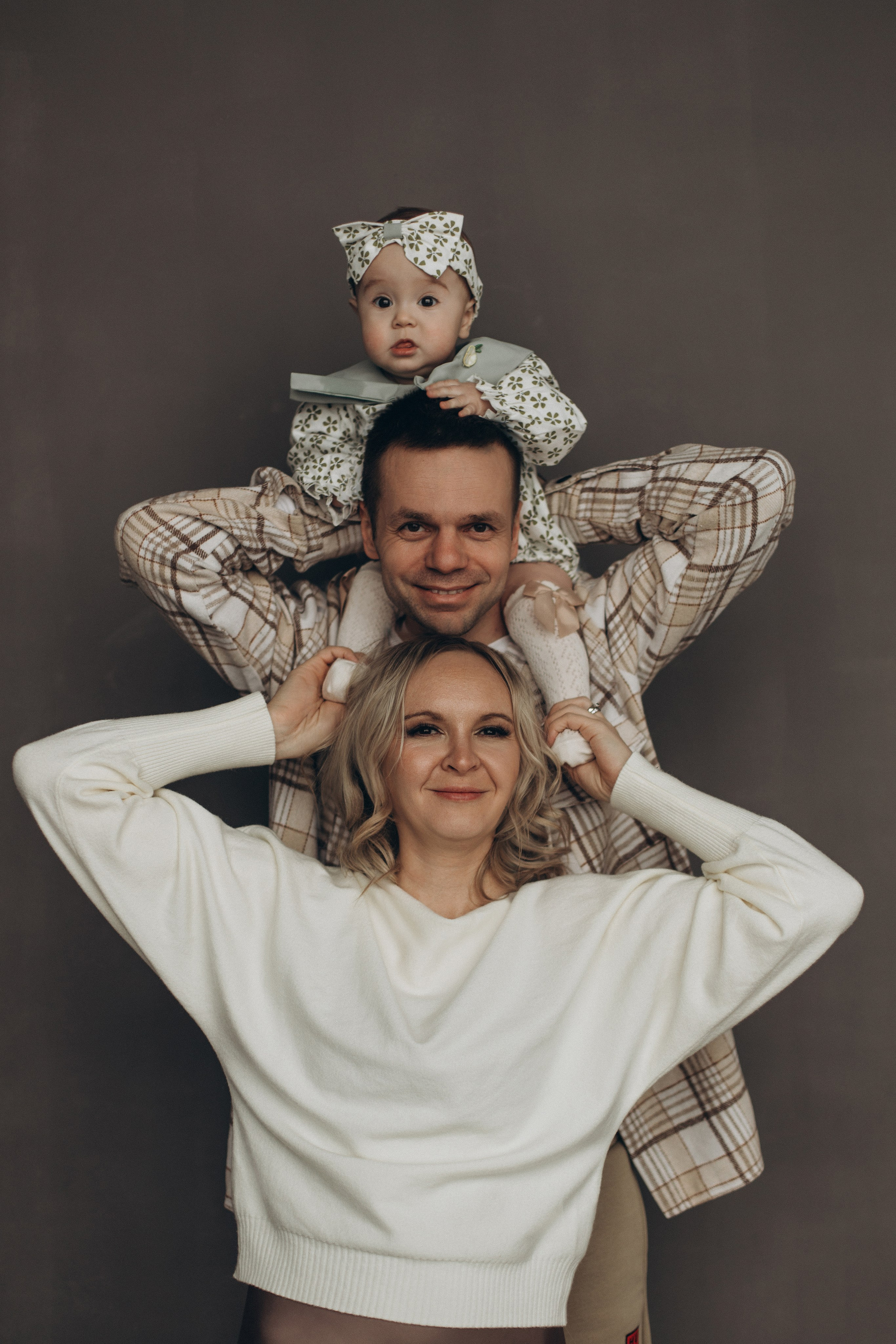 Семейная съемка с малышом в студии. Семейный фотограф в Чехове