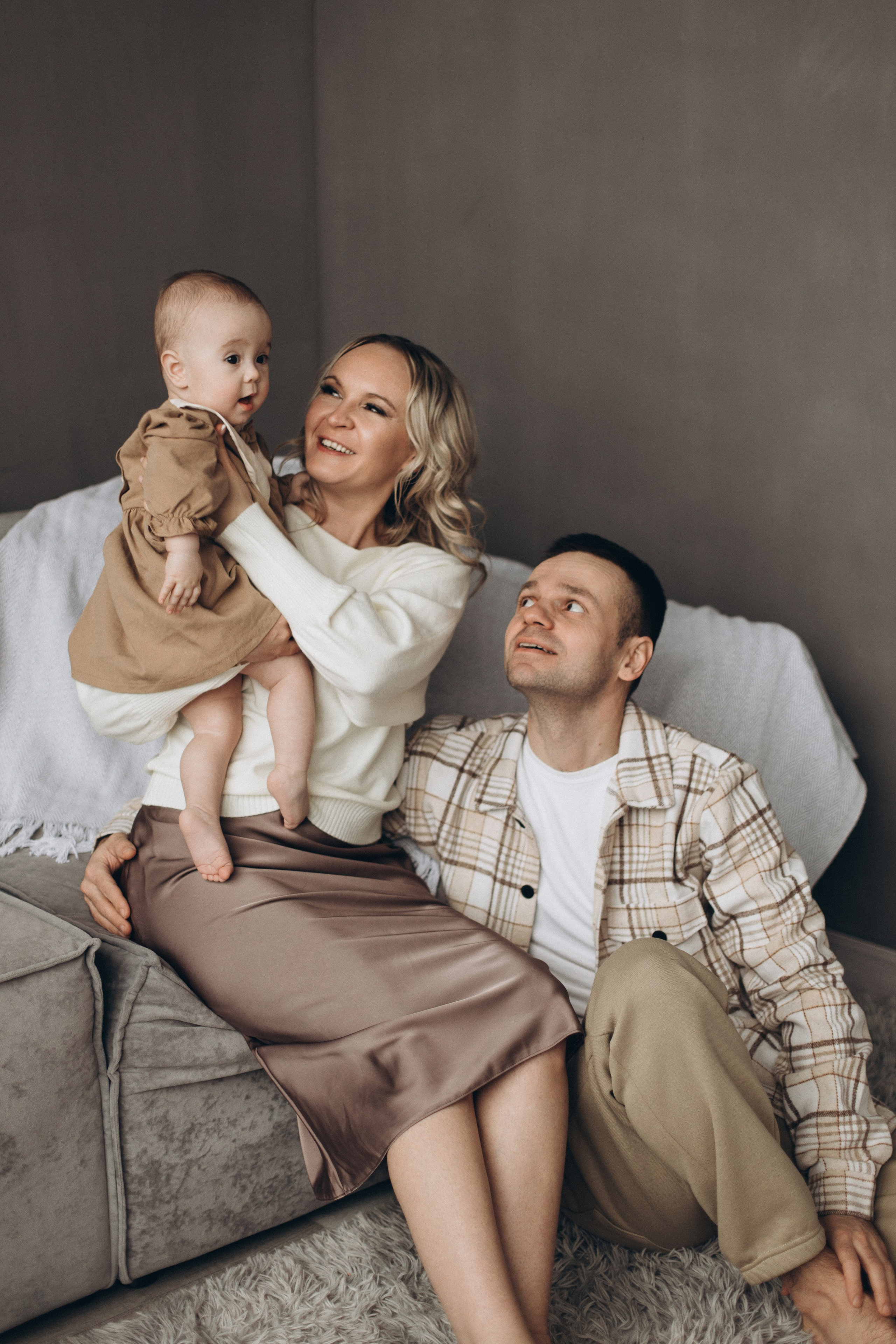 Семейная съемка с малышом в студии. Семейный фотограф в Чехове