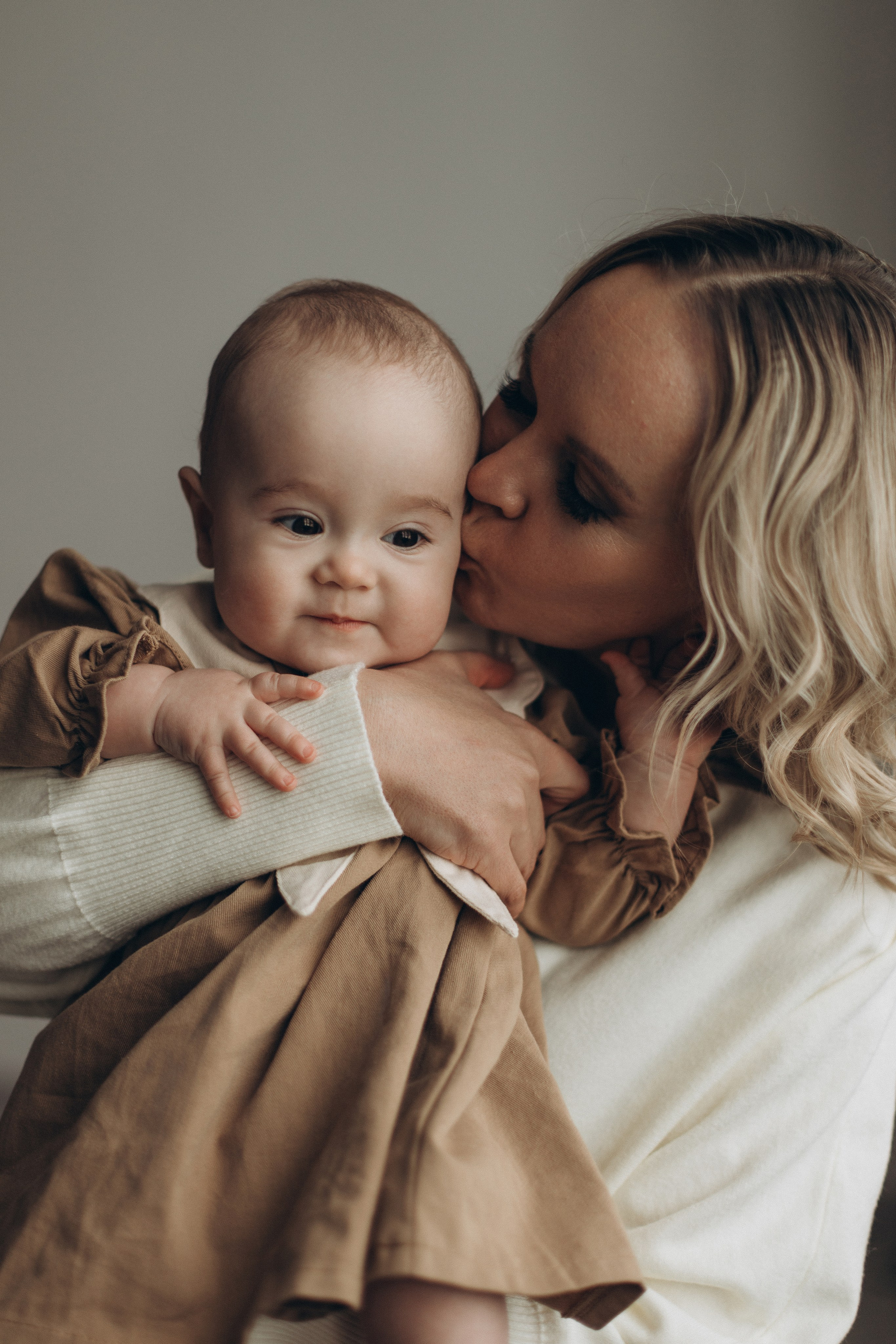 Семейная съемка с малышом в студии. Семейный фотограф в Чехове