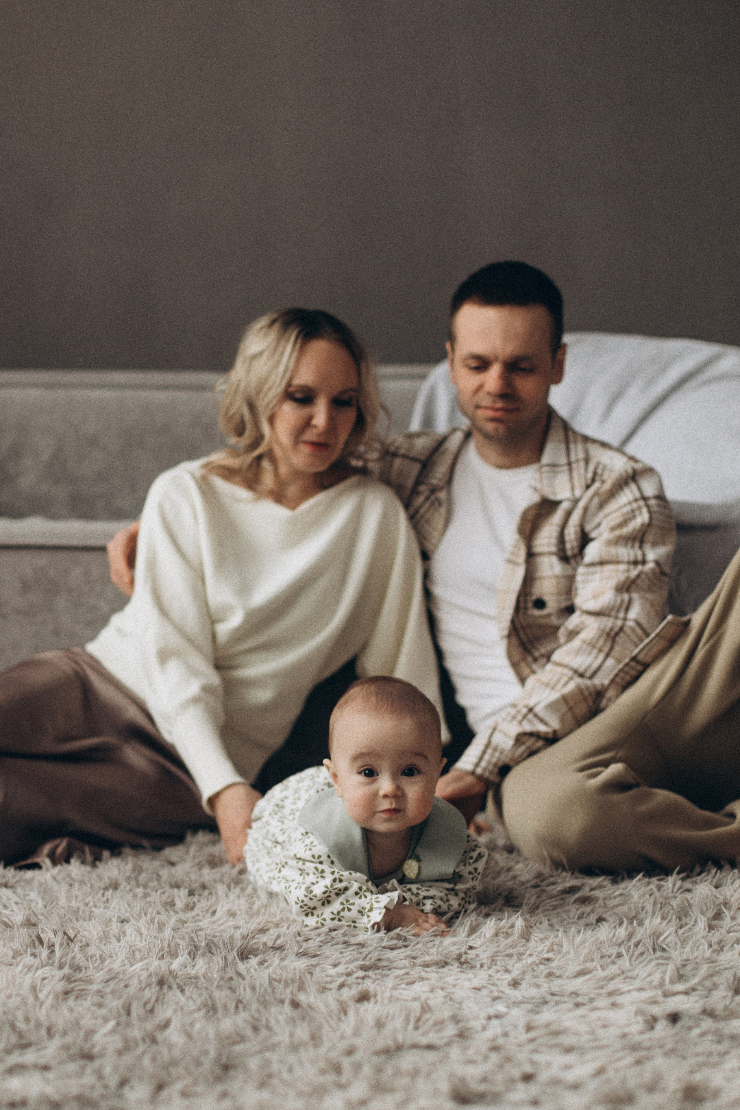 Семейная съемка с малышом в студии. Семейный фотограф в Чехове