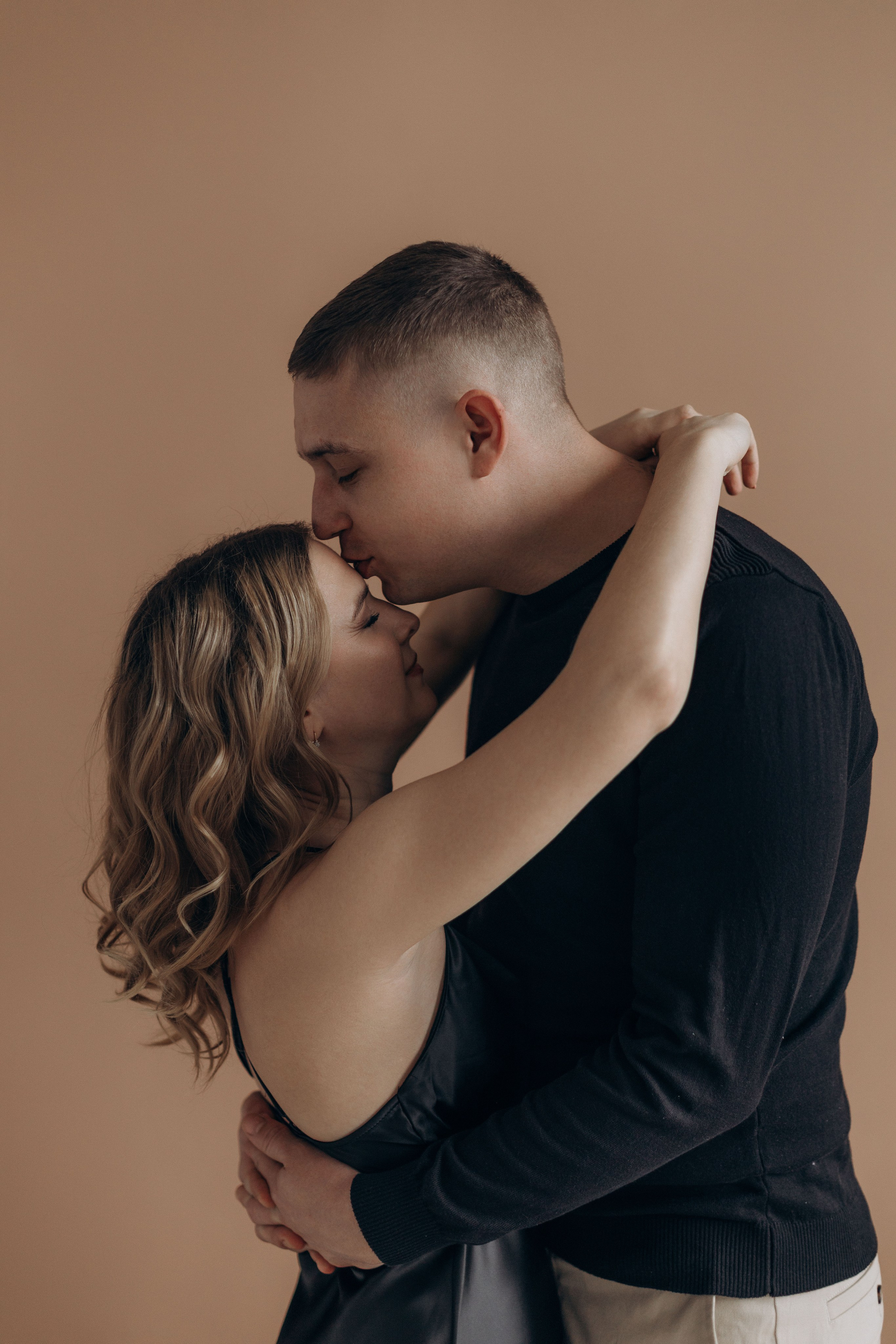 Фотоистория для двоих в студии