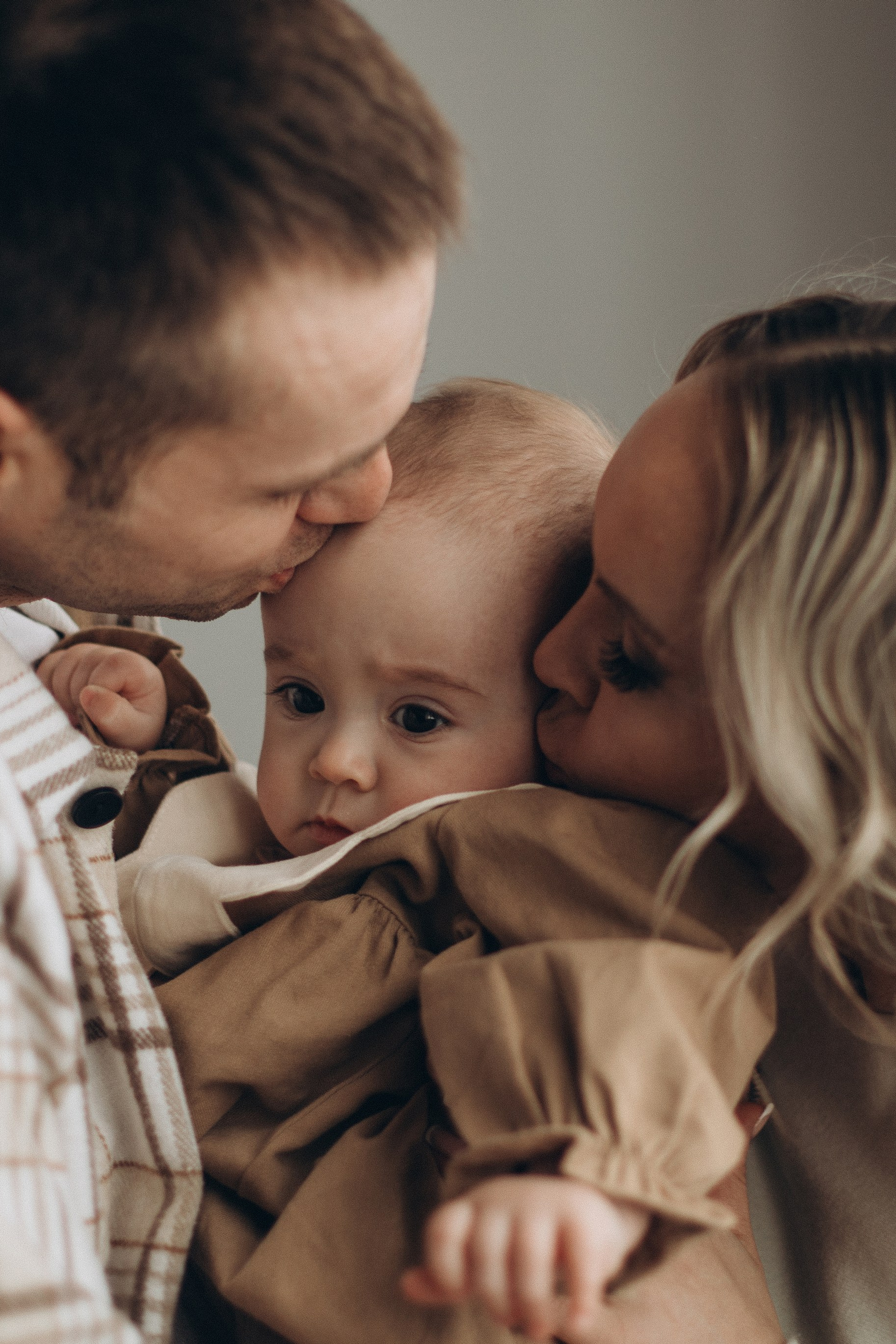 Семейная съемка с малышом в студии. Семейный фотограф в Чехове