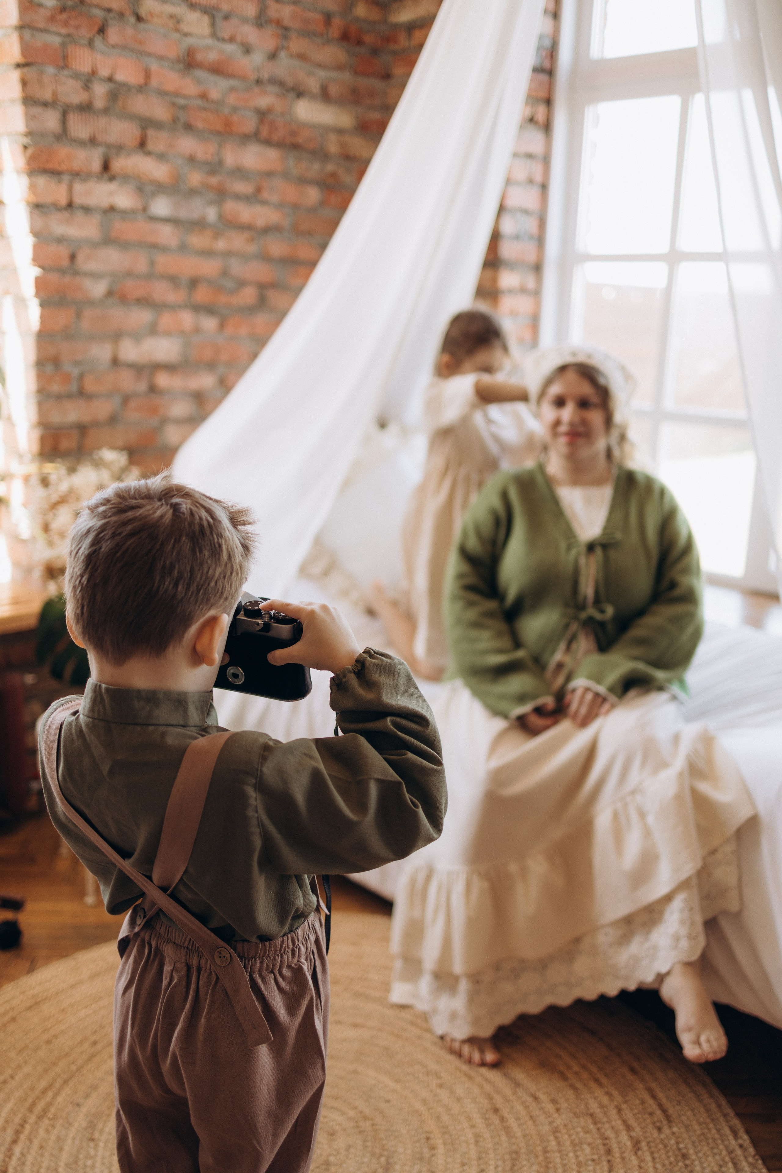 Семейная съемка в фотокоттедже. Семейный фотограф в Чехове
