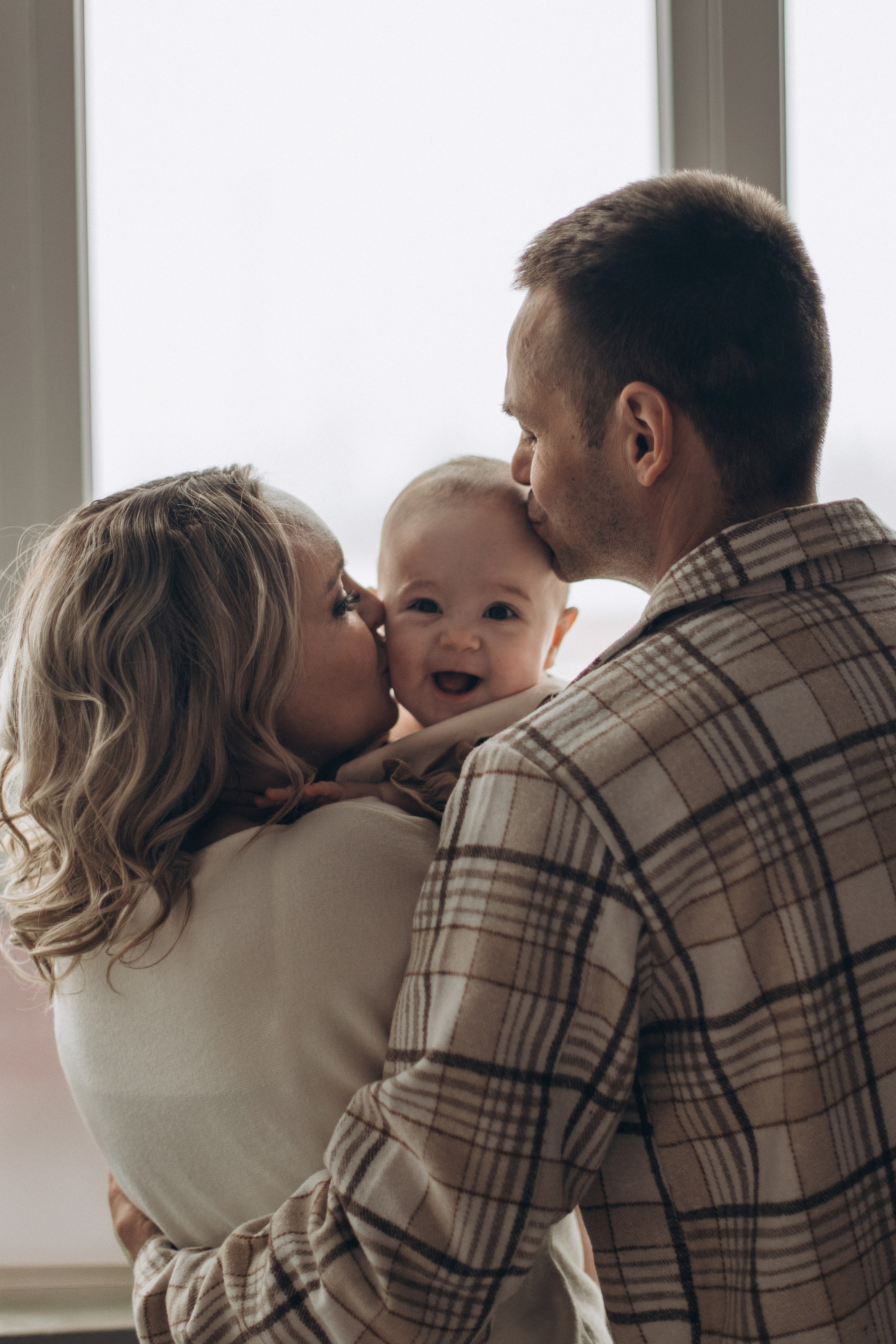 Семейная съемка с малышом в студии. Семейный фотограф в Чехове