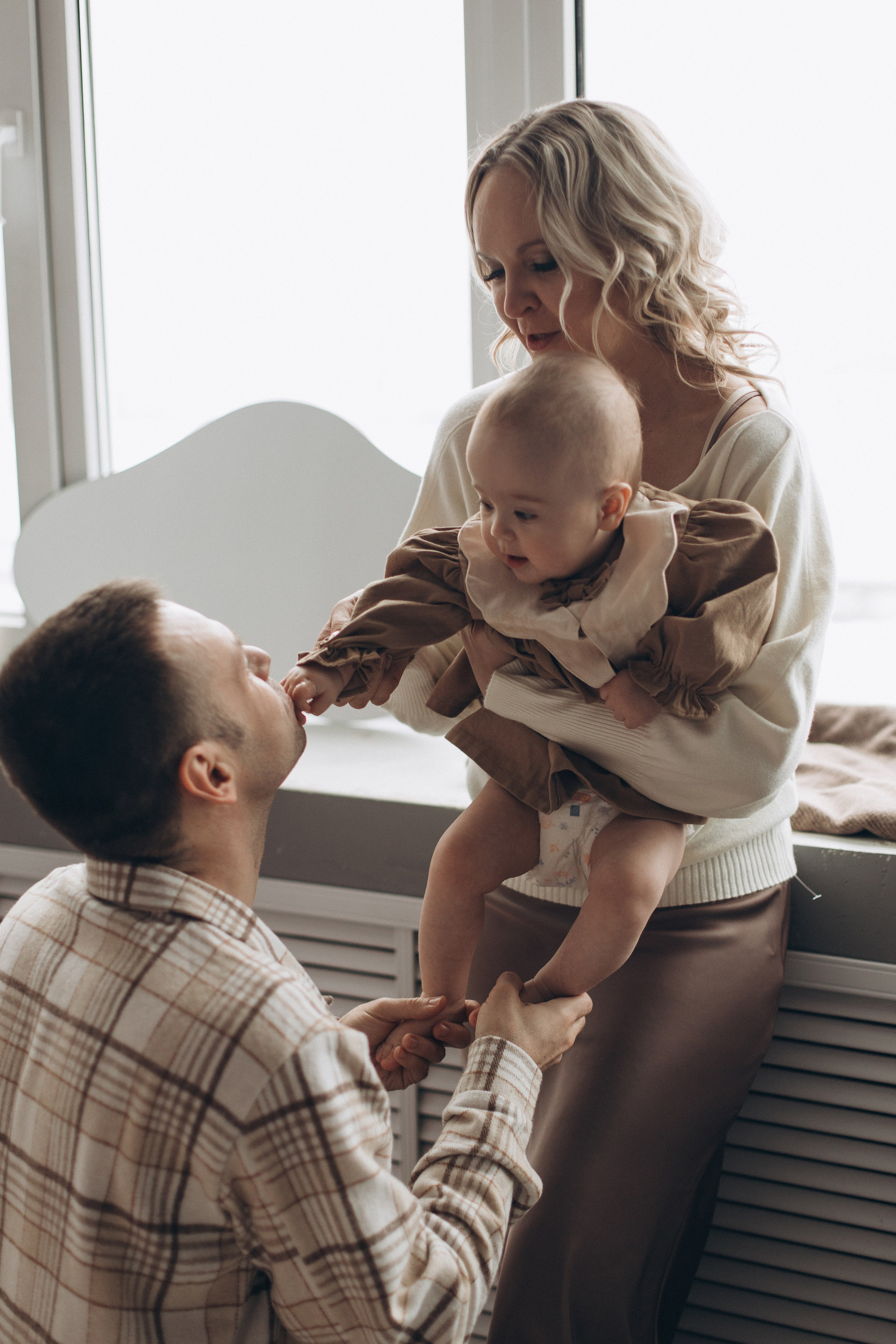 Семейная съемка с малышом в студии. Семейный фотограф в Чехове