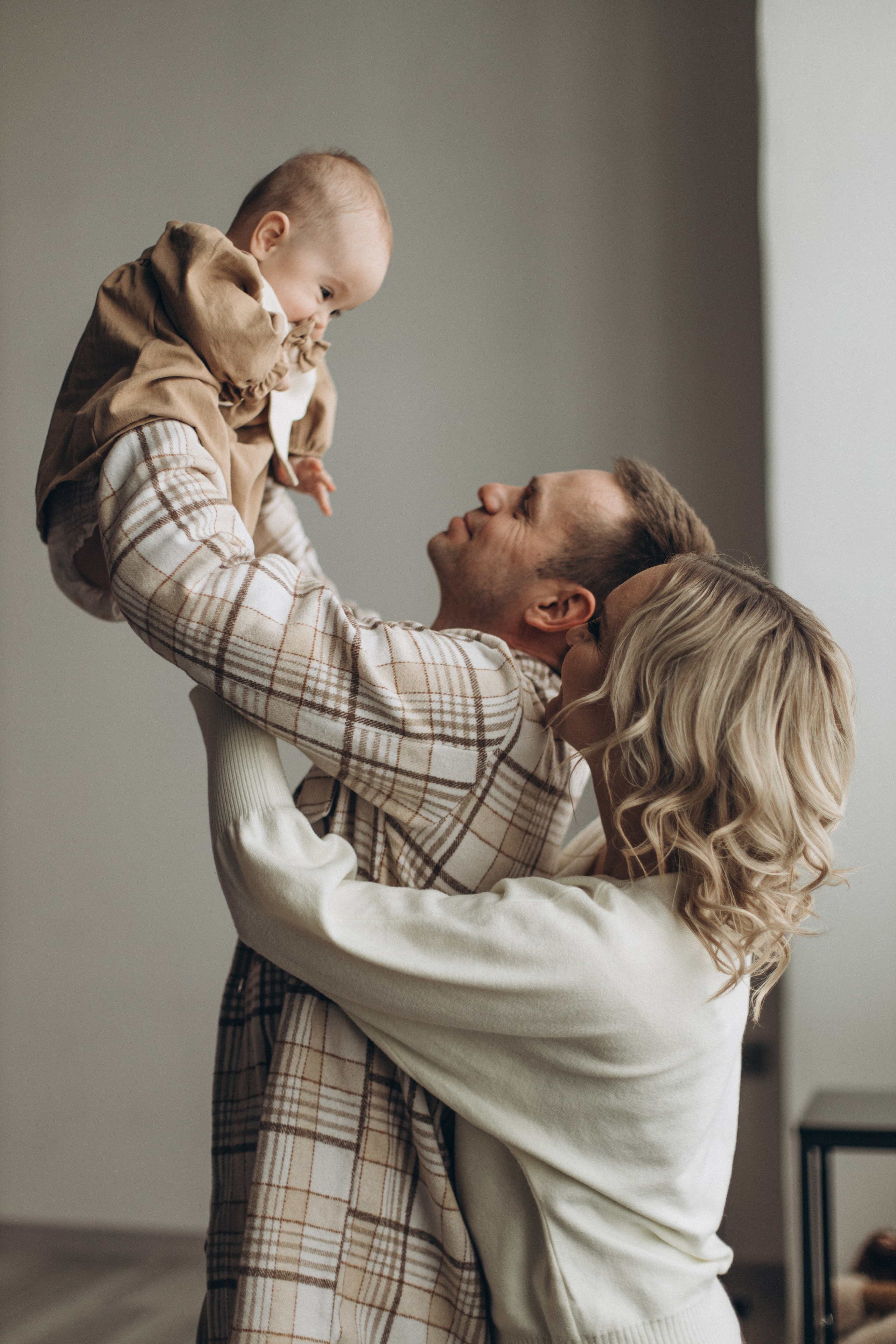 Семейная съемка с малышом в студии. Семейный фотограф в Чехове