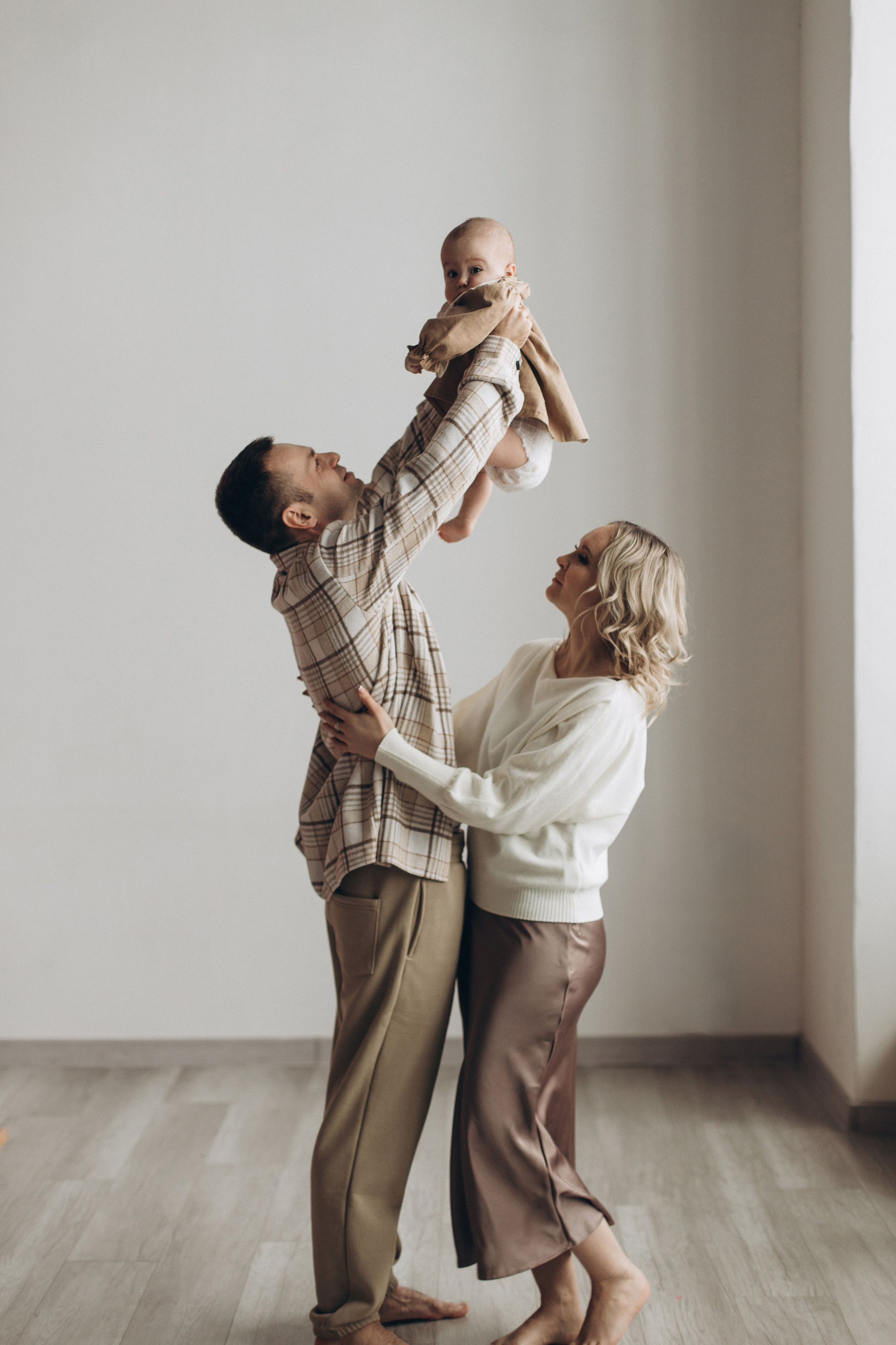Семейная съемка с малышом в студии. Семейный фотограф в Чехове