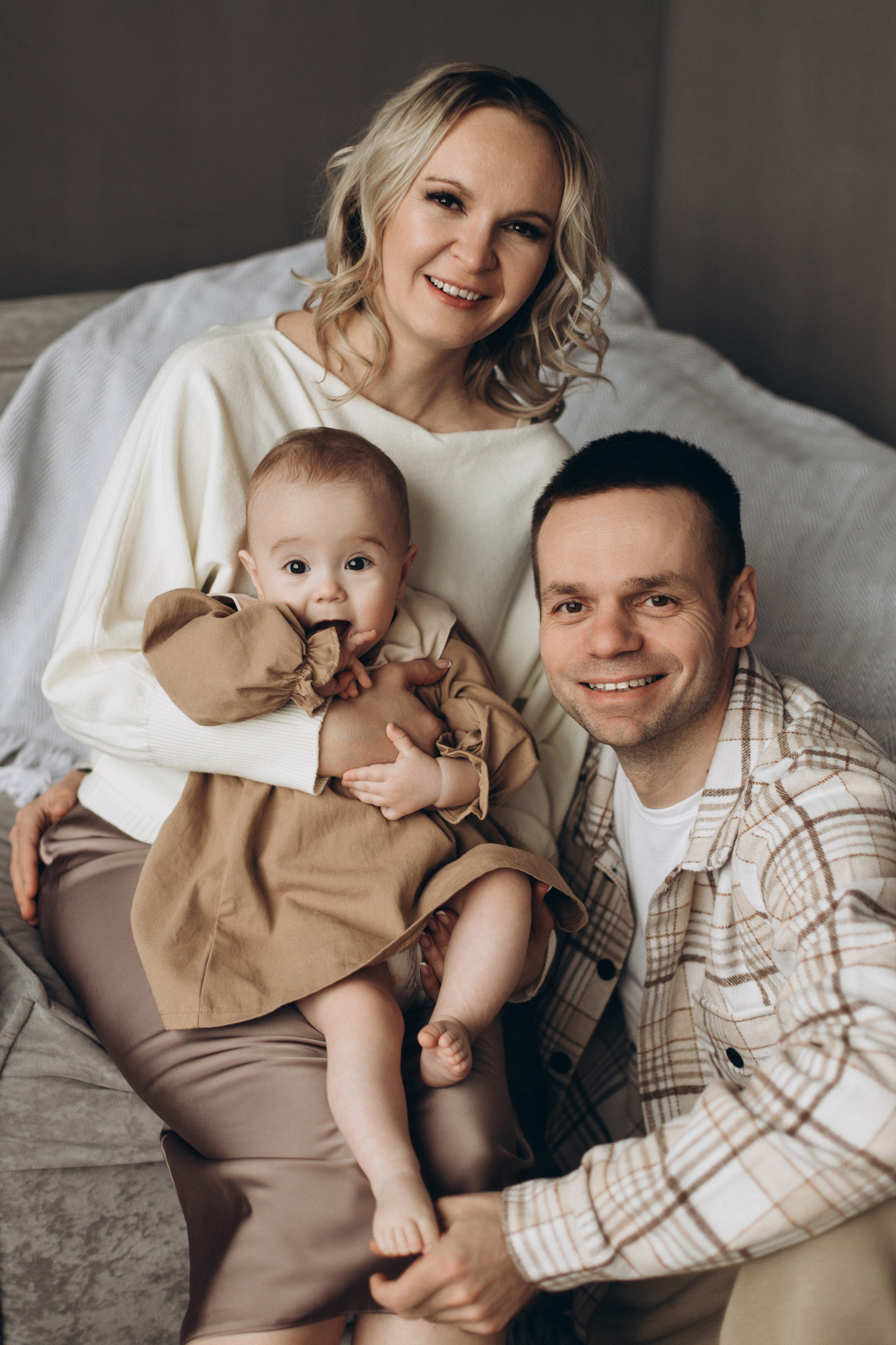 Семейная съемка с малышом в студии. Семейный фотограф в Чехове