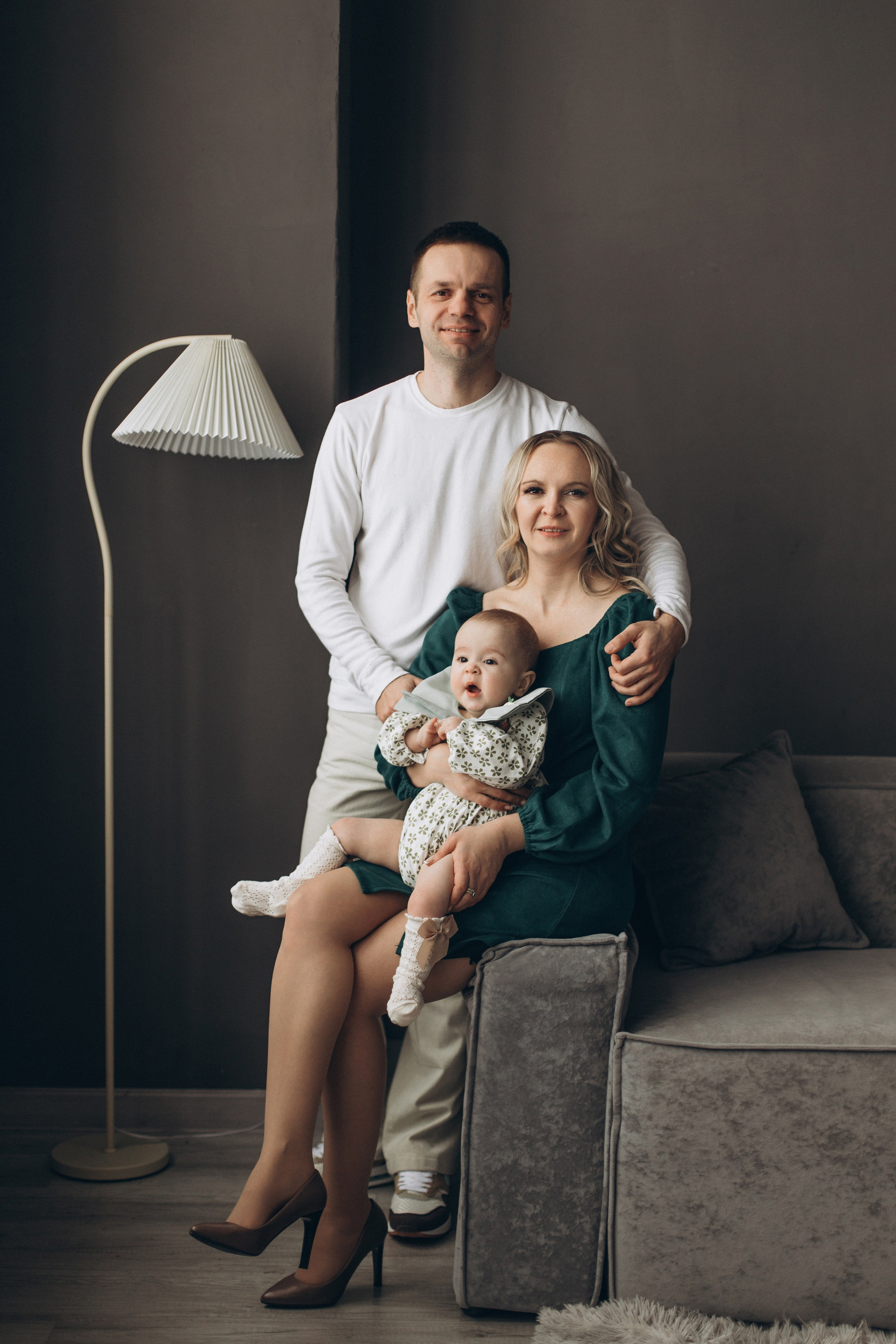 Семейная съемка с малышом в студии. Семейный фотограф в Чехове