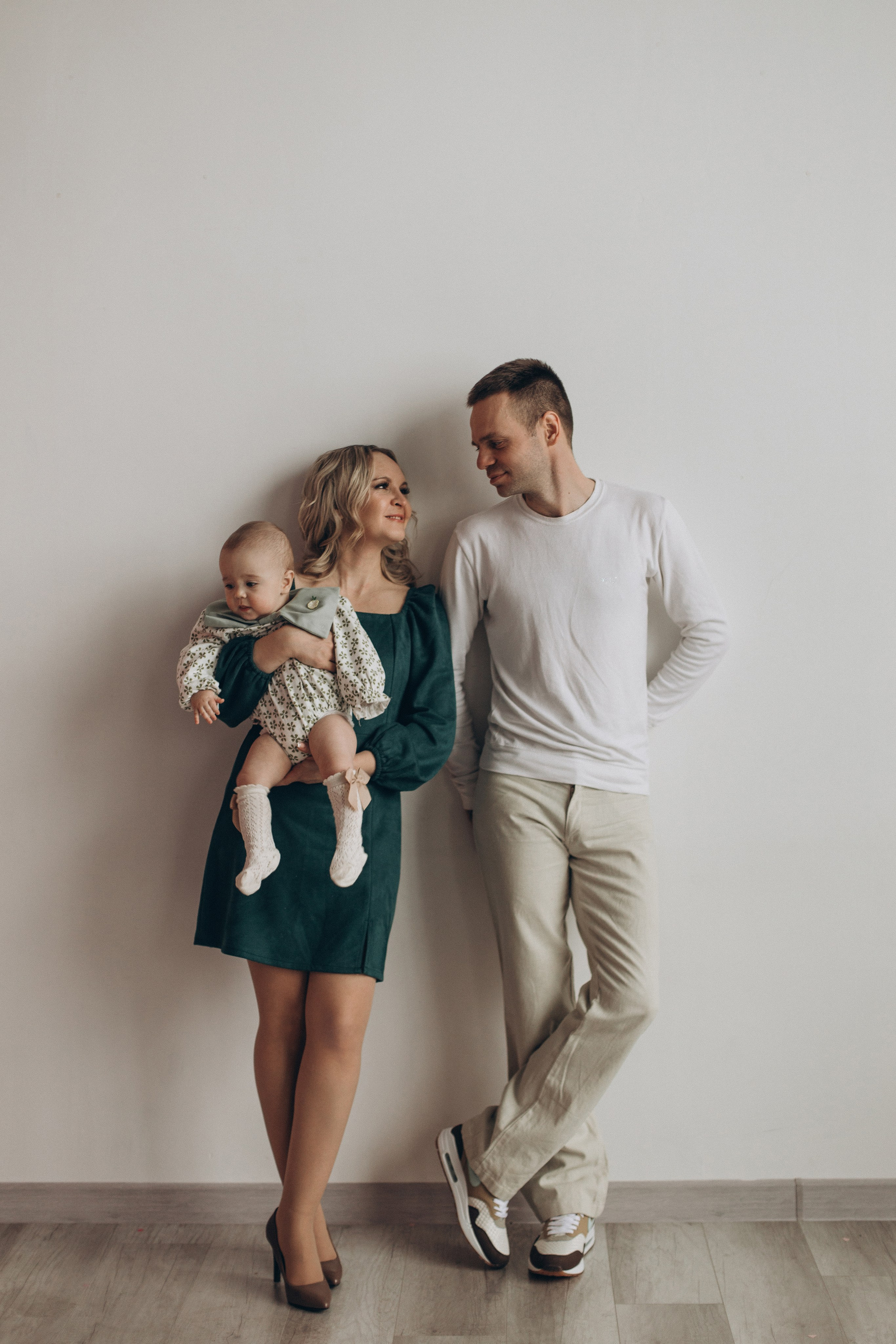 Семейная съемка с малышом в студии. Семейный фотограф в Чехове