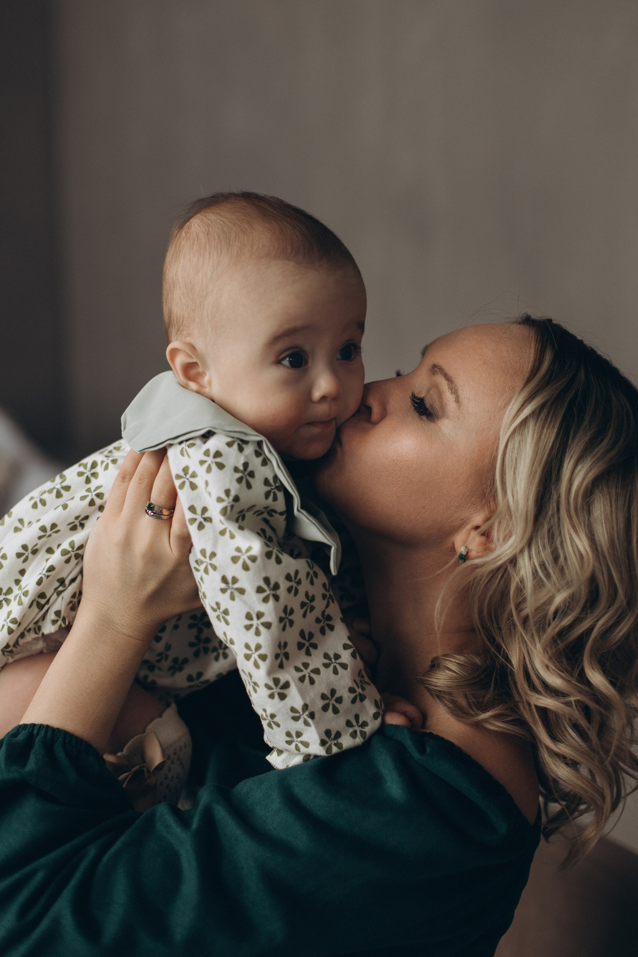 Семейная съемка с малышом в студии. Семейный фотограф в Чехове