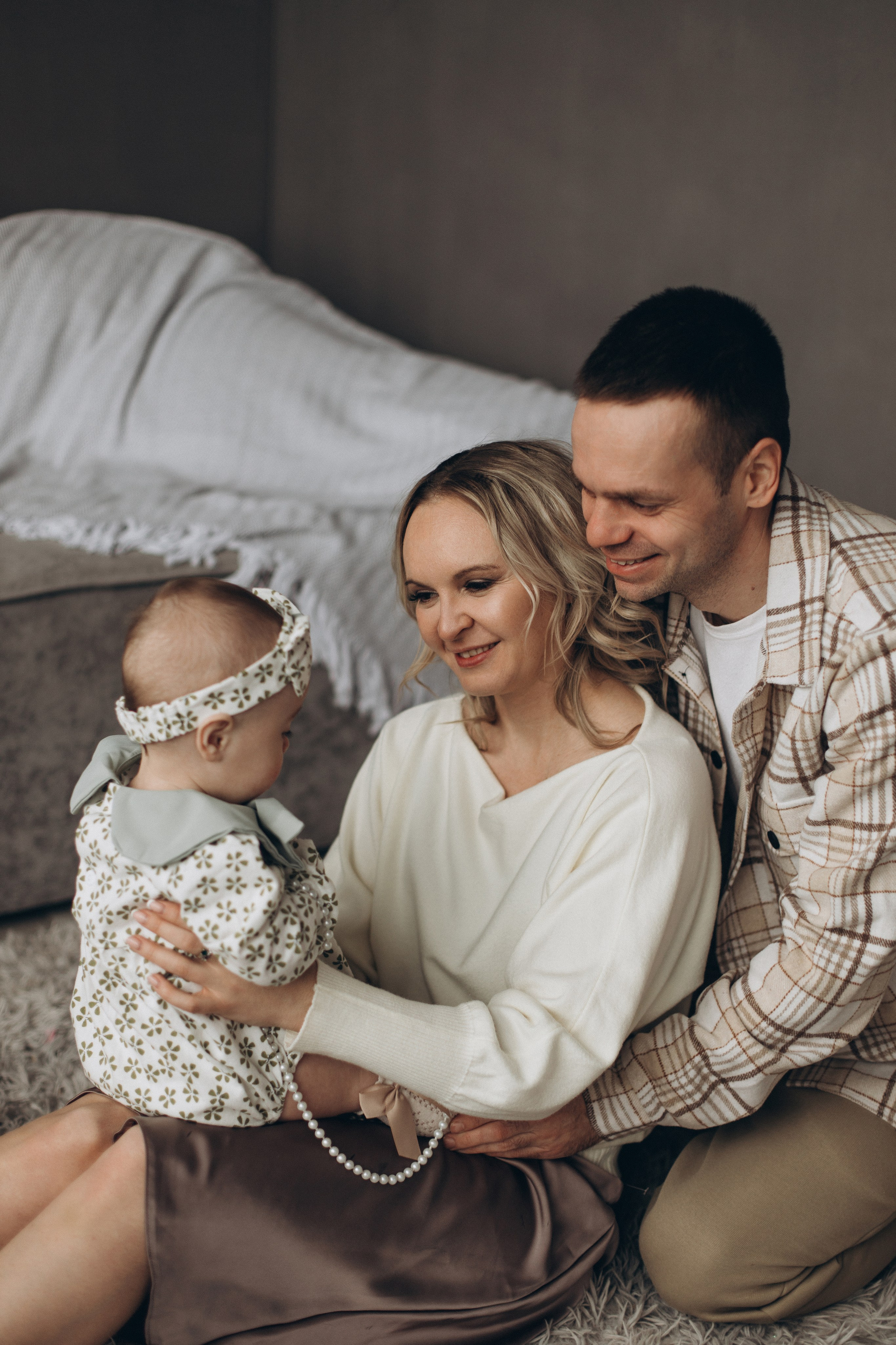 Семейная съемка с малышом в студии. Семейный фотограф в Чехове