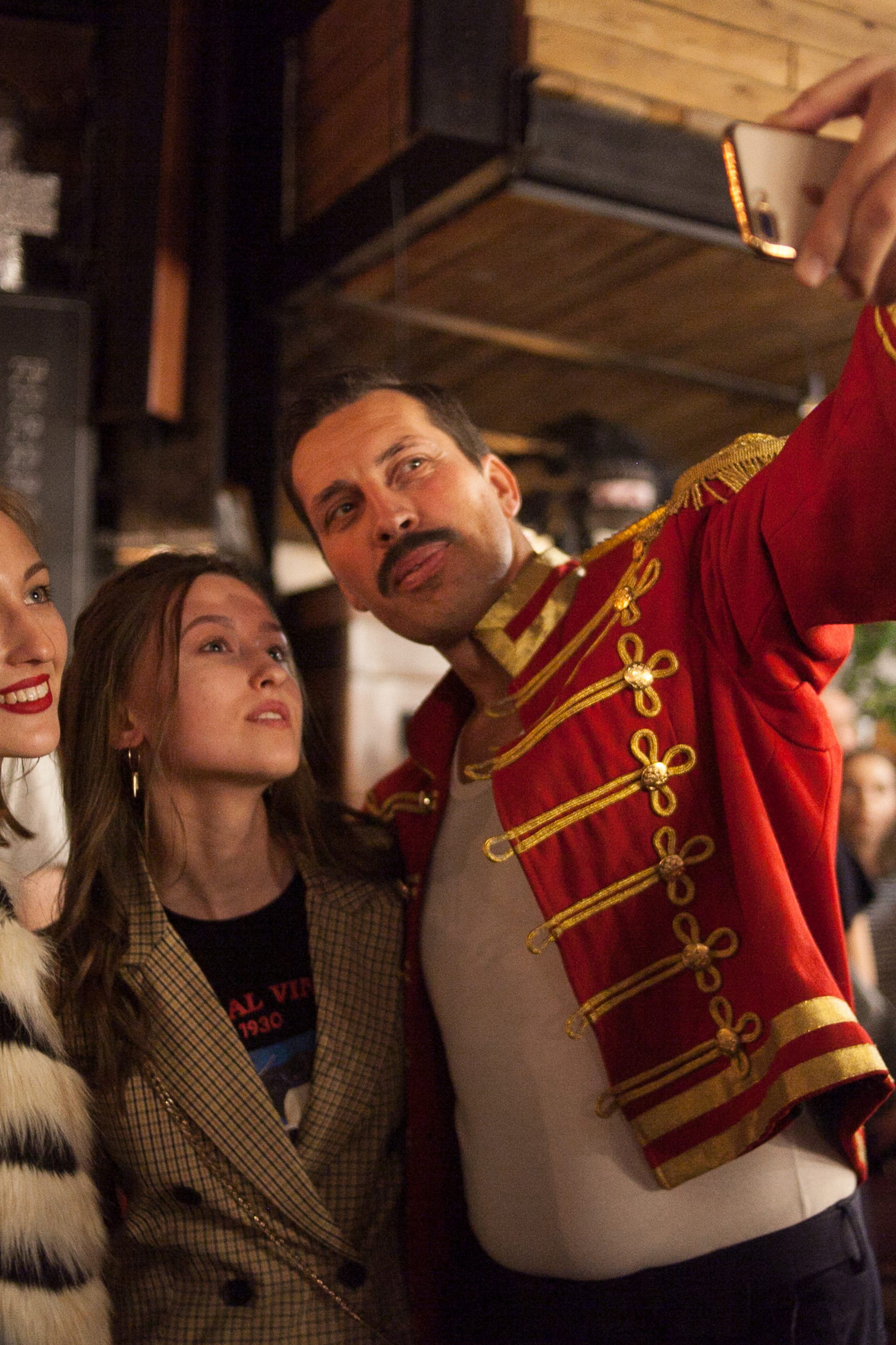 Freddie Mercury в&nbsp;YUSHIN