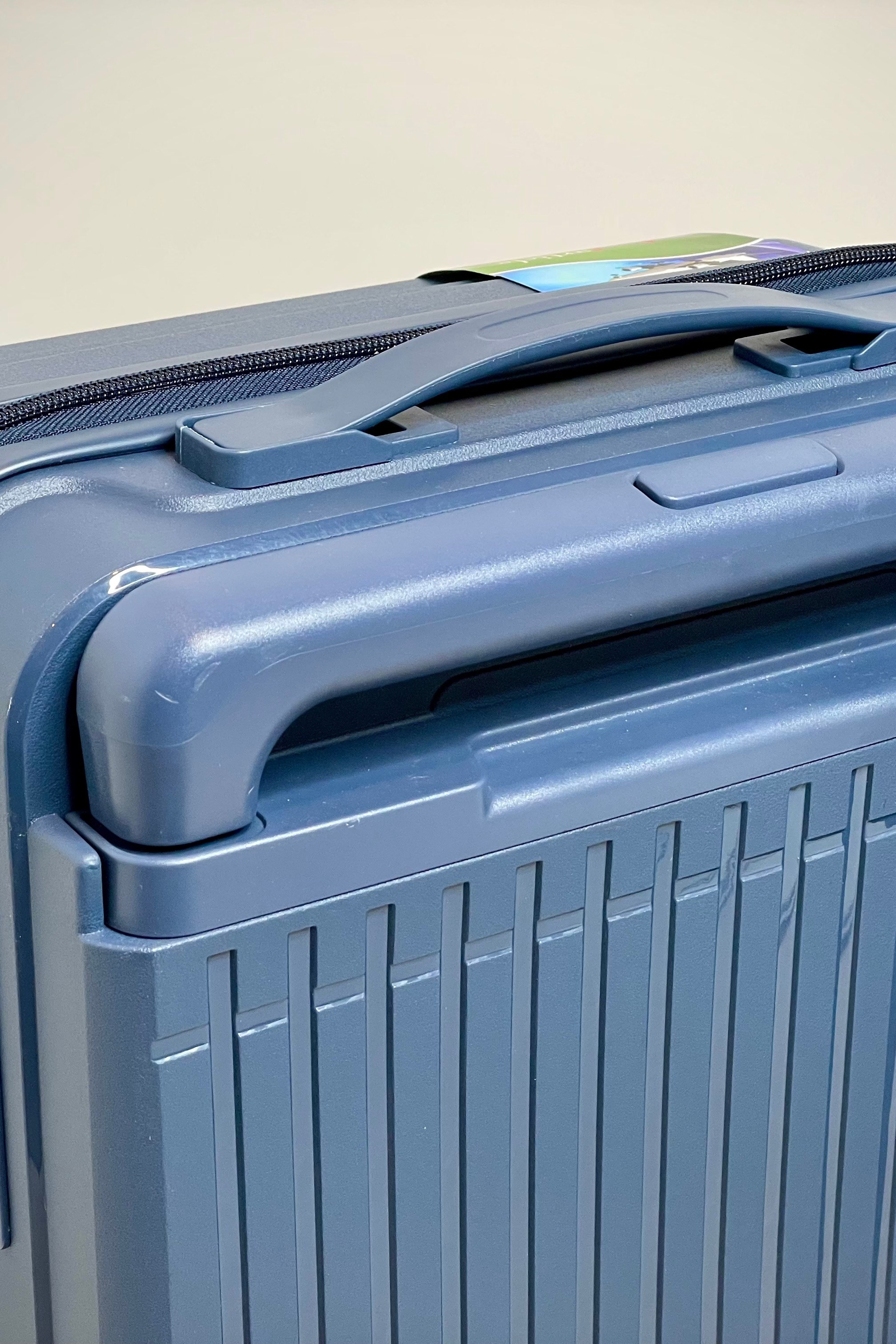 Купить чемодан на колесах ручная кладь. Купить чемодан на колесах в Москве