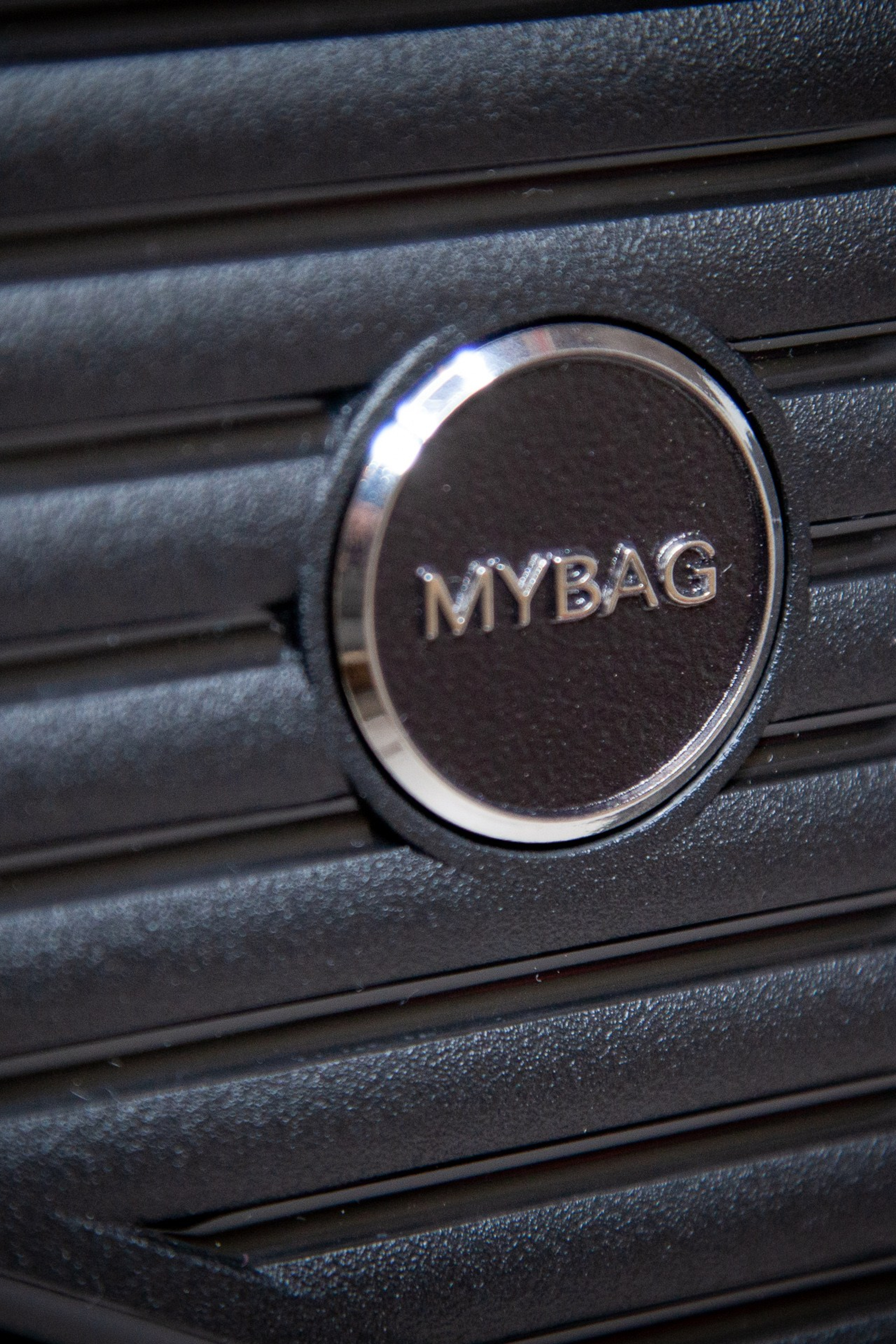 Купить чемодан ручная кладь на колесах 55×37×25. Купить чемодан на колесах в Москве