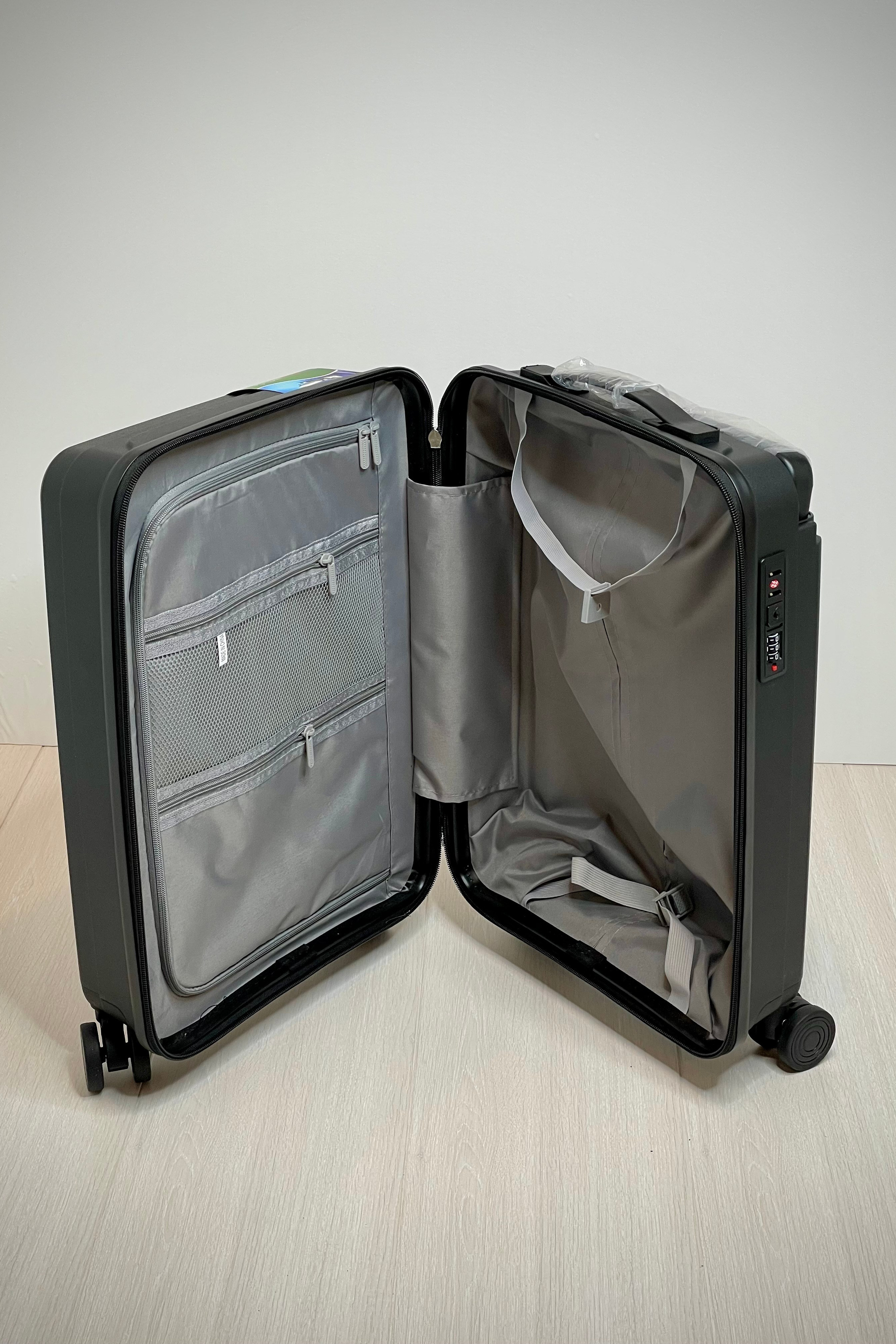 Купить чемодан на колесах ручная кладь. Купить чемодан на колесах в Москве