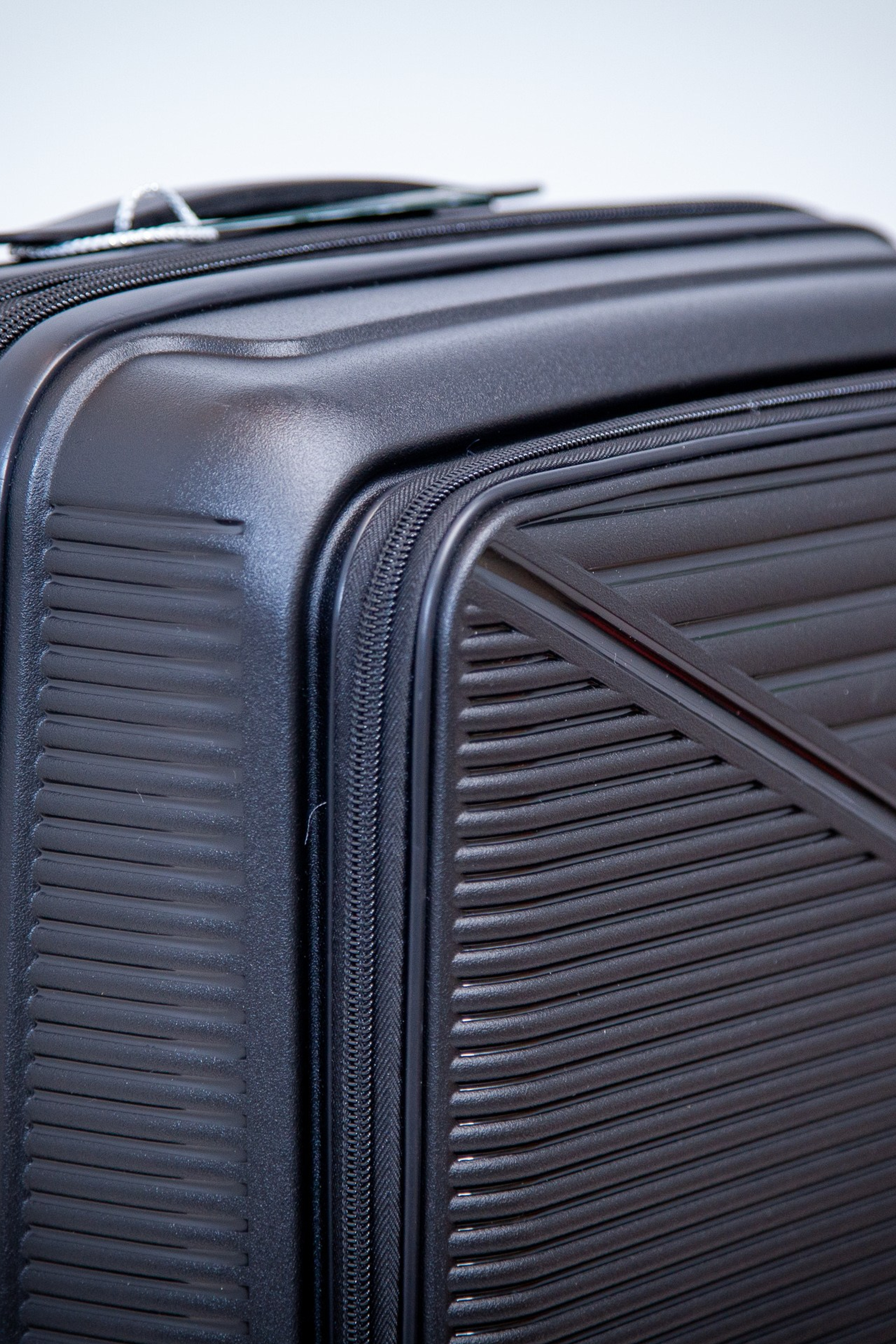 Купить чемодан ручная кладь на колесах 55×37×25. Купить чемодан на колесах в Москве