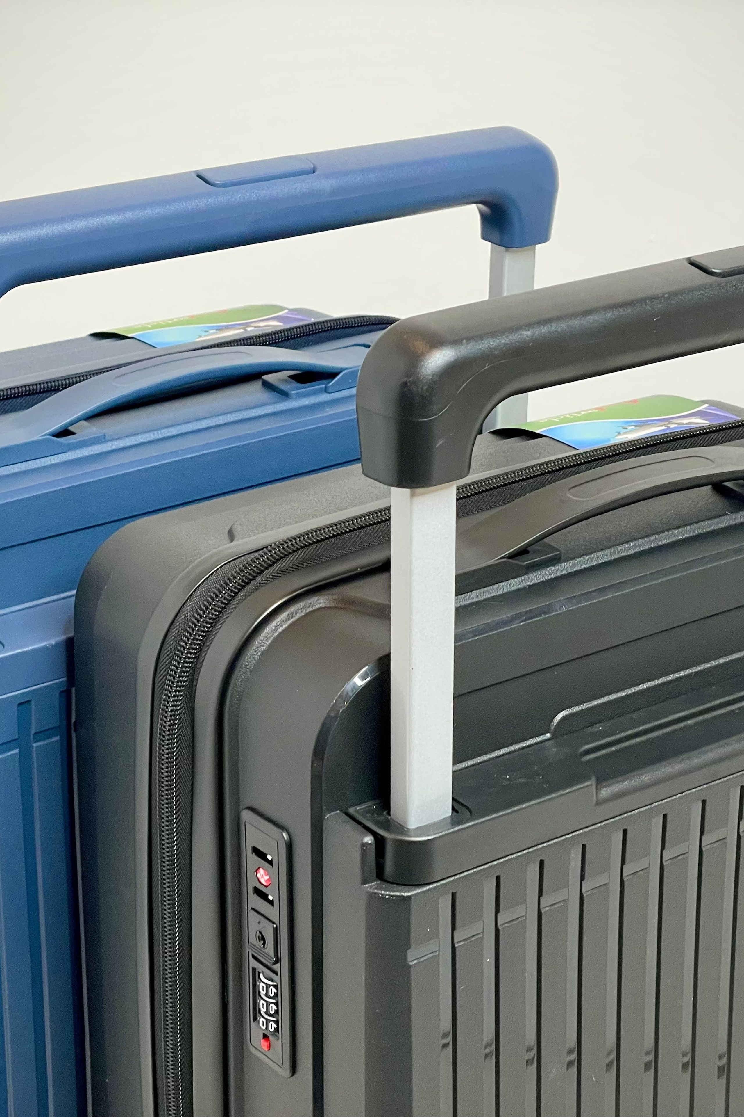 Купить чемодан на колесах ручная кладь. Купить чемодан на колесах в Москве