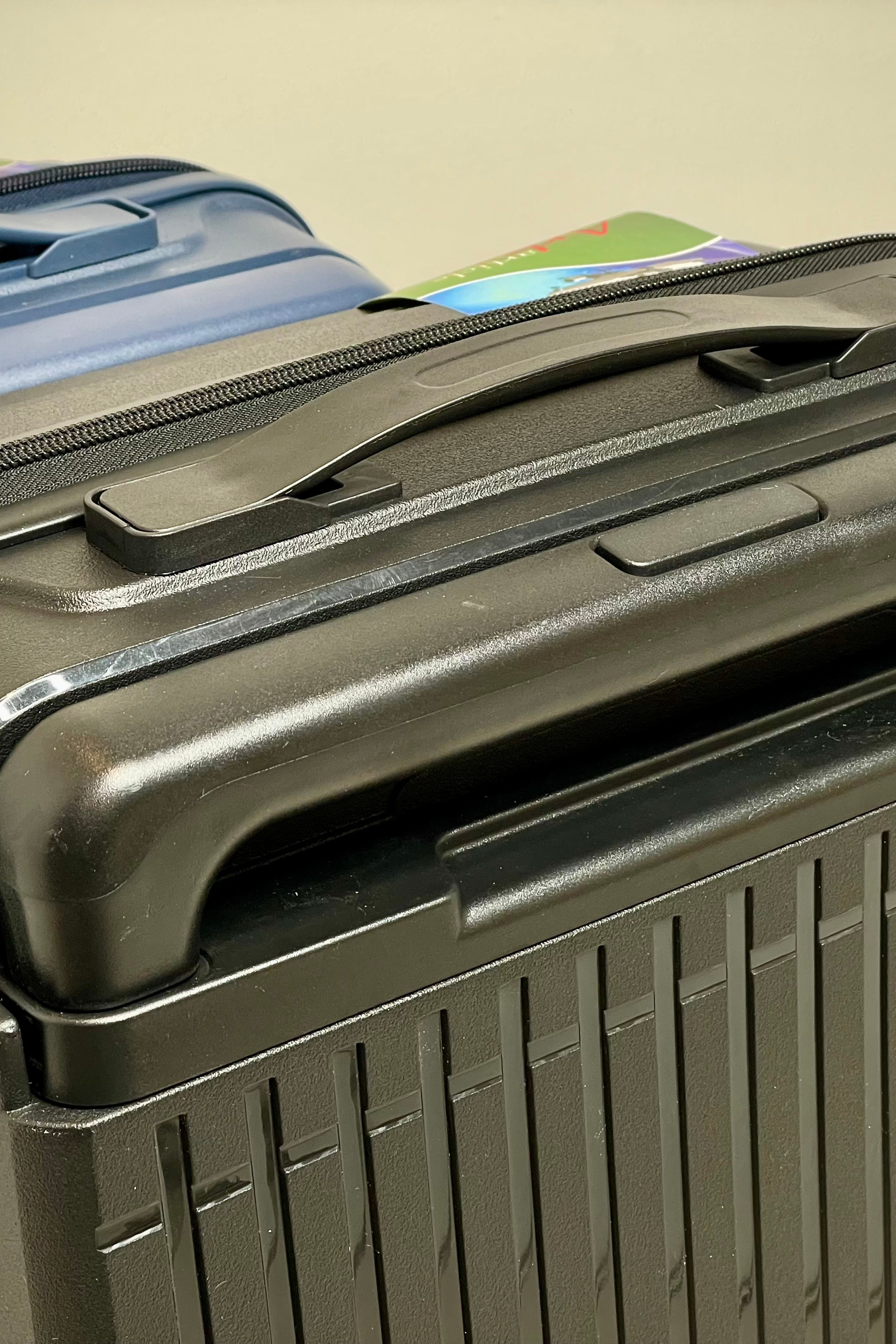 Купить чемодан на колесах ручная кладь. Купить чемодан на колесах в Москве