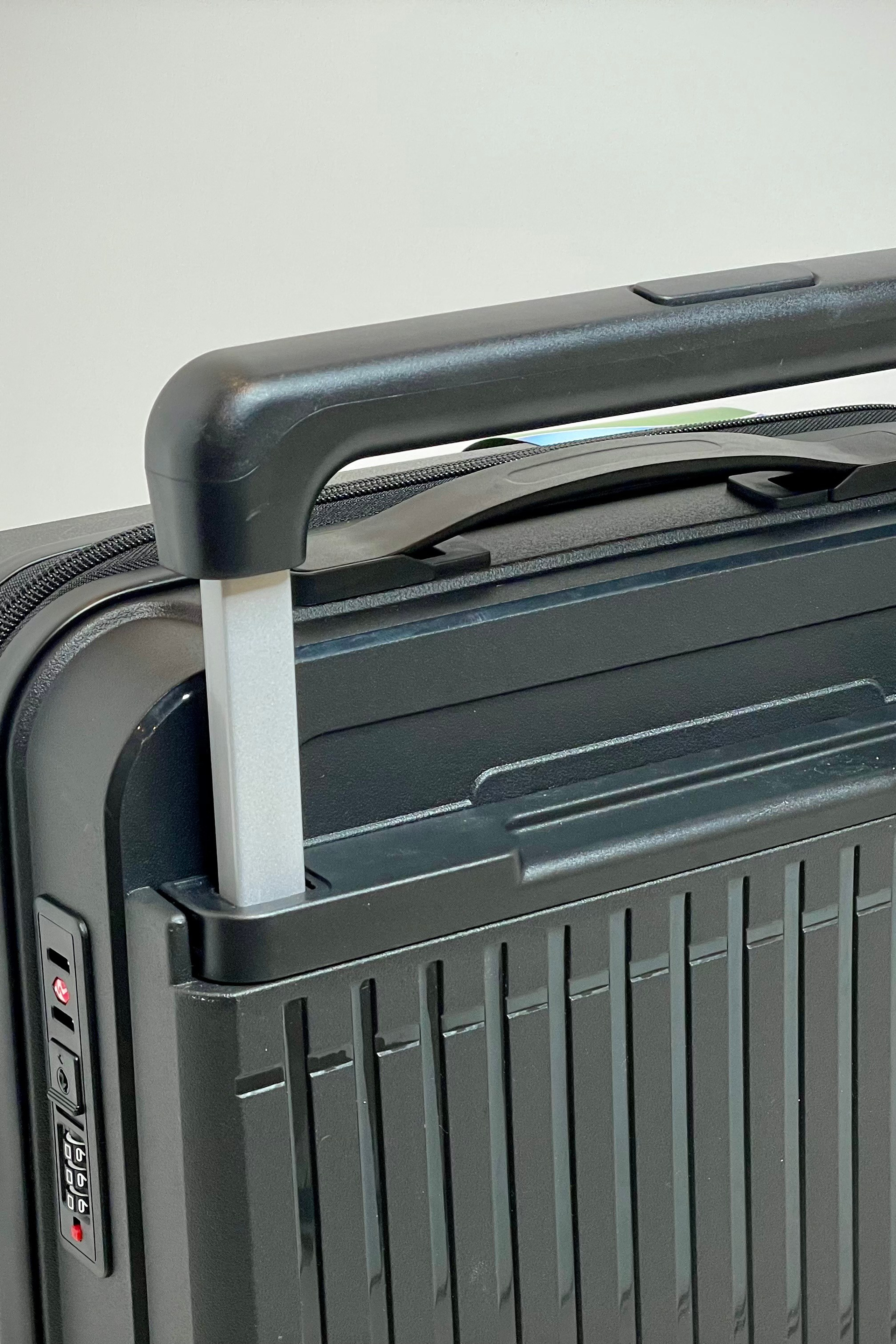 Купить чемодан на колесах ручная кладь. Купить чемодан на колесах в Москве