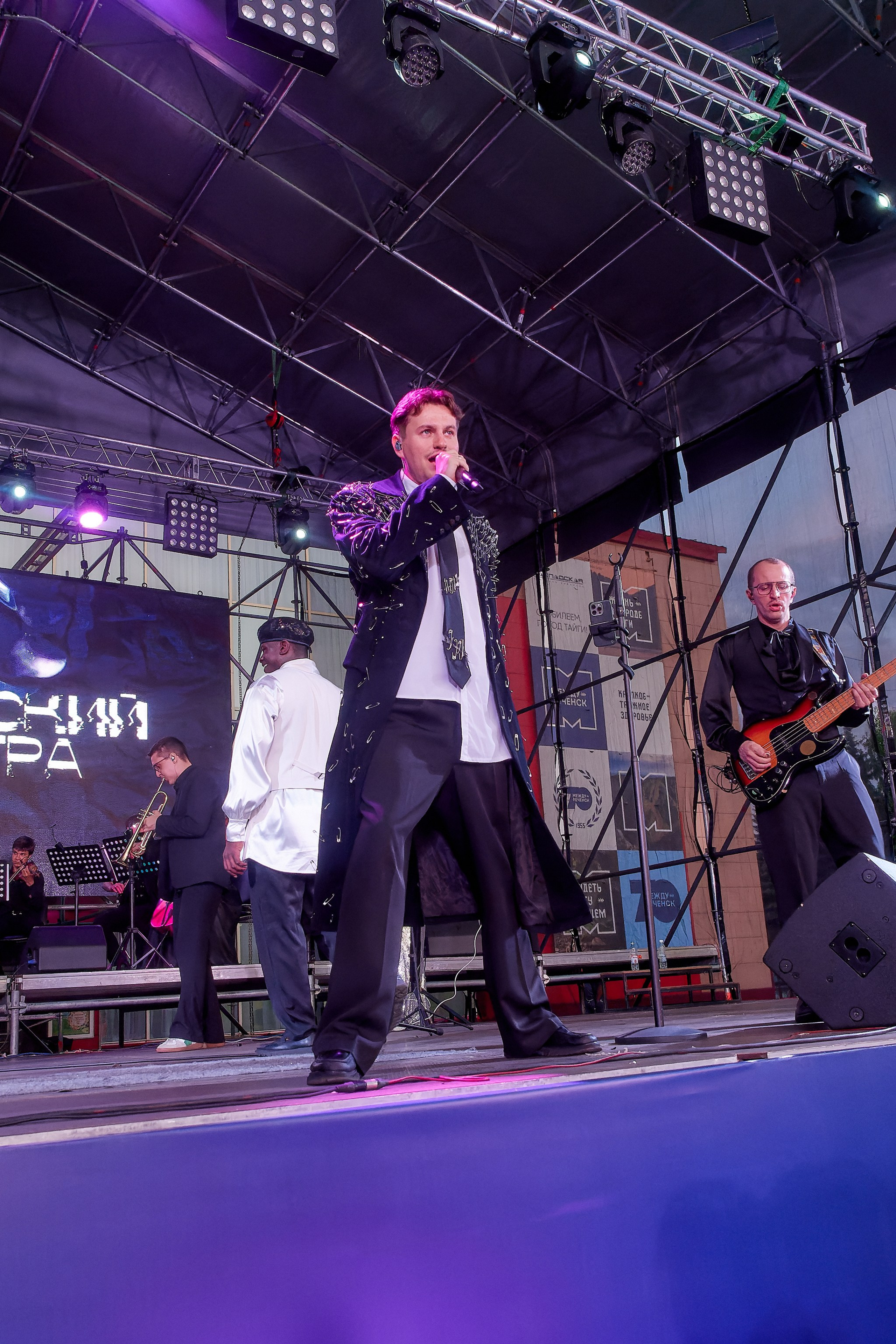 День города Айвазовский Оркестра и шоу барабанщиков