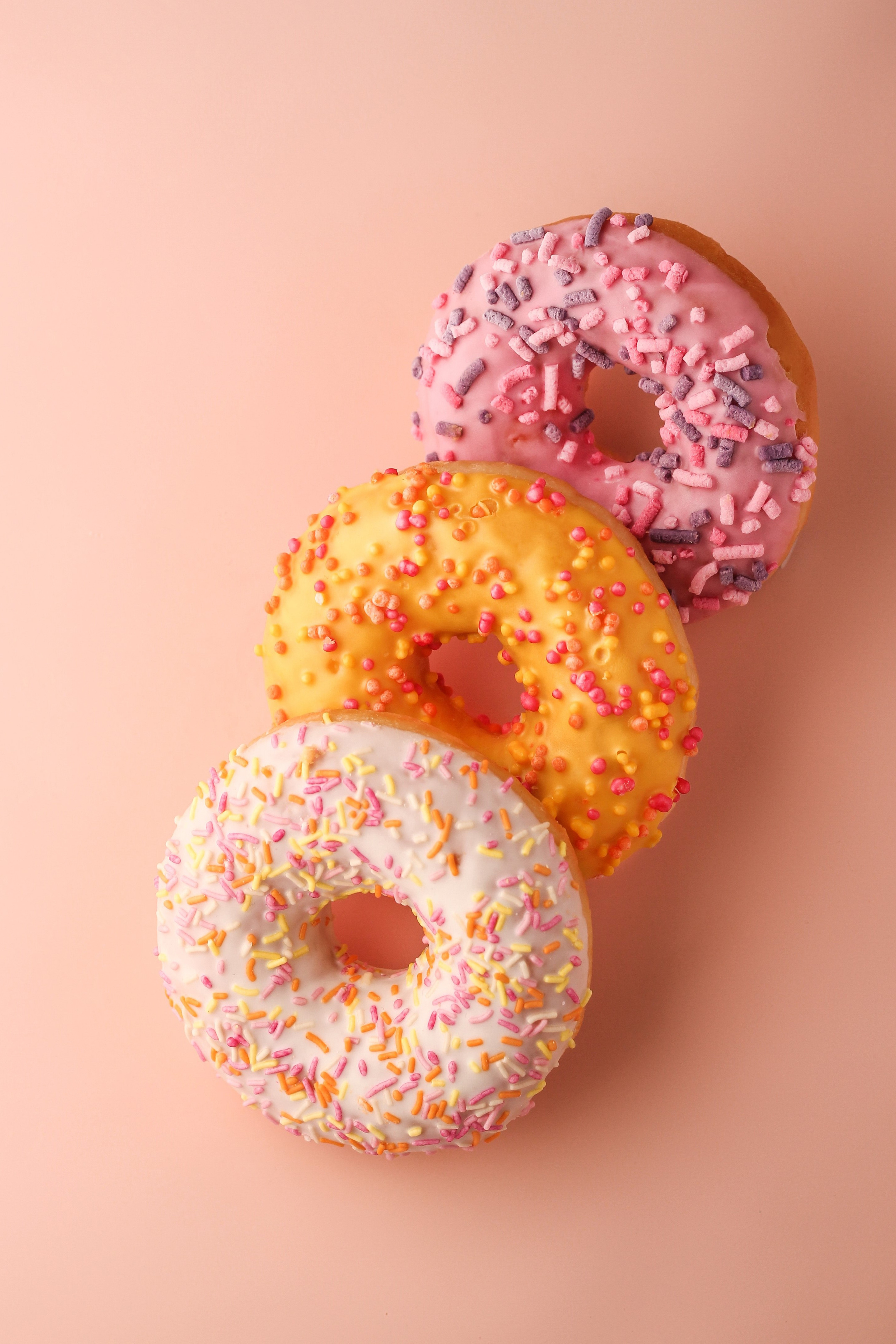 Аппетитны, яркие пончики -студийная предметная съемка для кондитерских в СПб