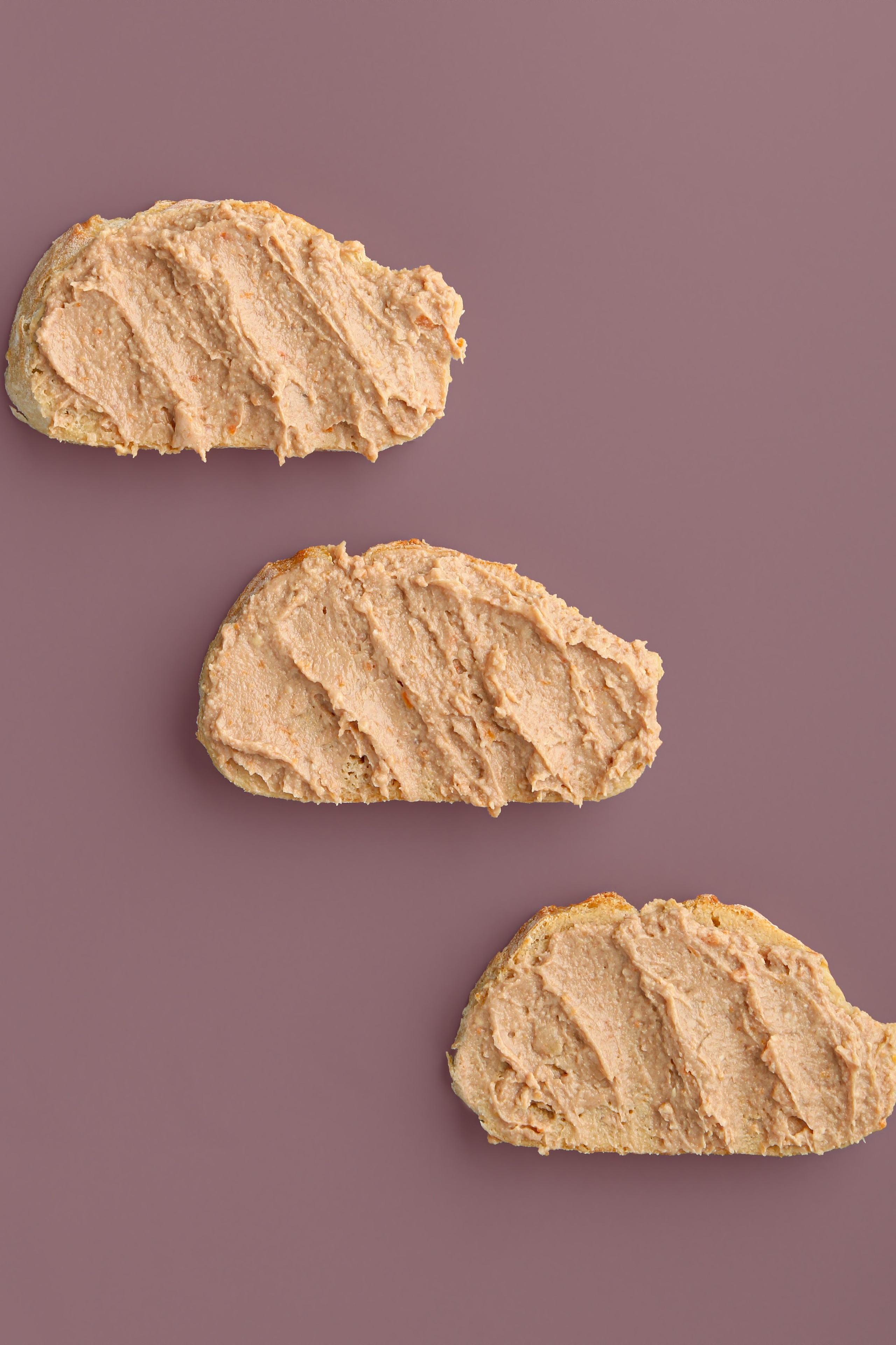 Фото бутербродов с паштетом - пастельный фон - профессиональная фуд-съемка в СПб